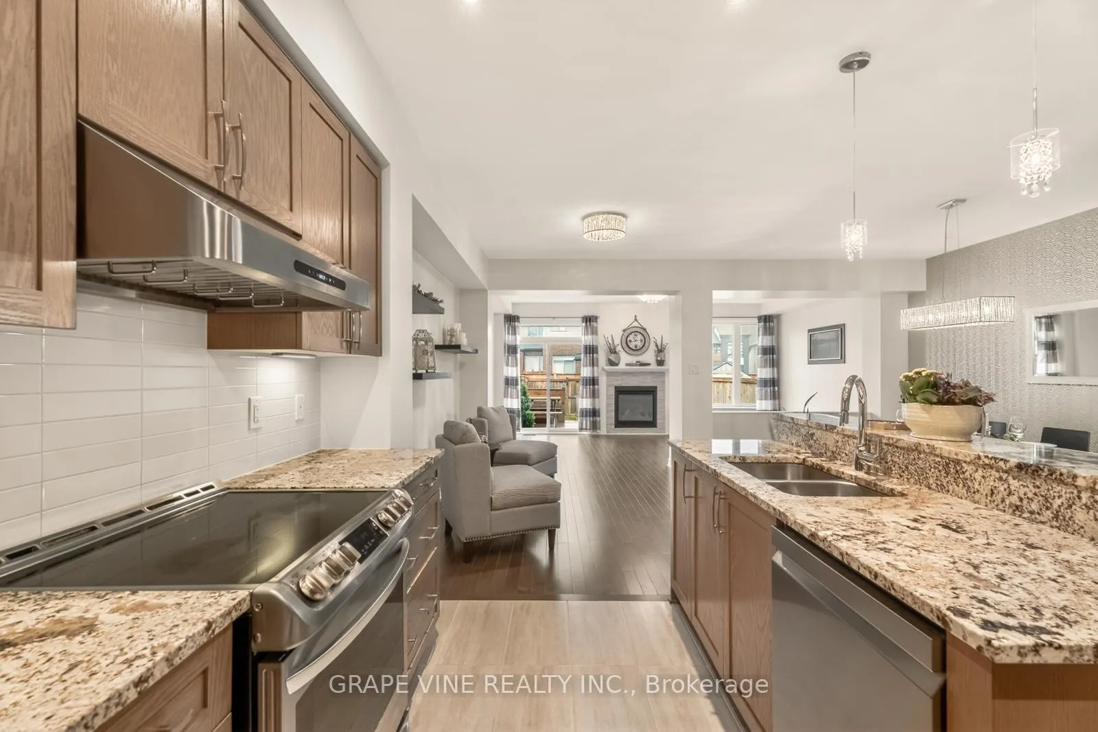 Photo 10 of 383 Memorial Grove, Ottawa, Riverside South/Gloucester Glen — HOMEH
