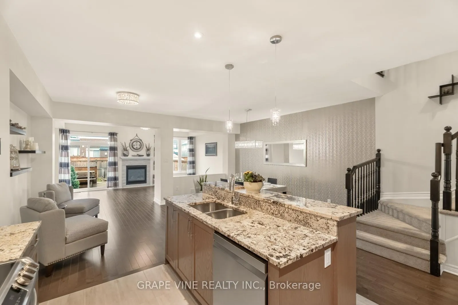 Photo 11 of 383 Memorial Grove, Ottawa, Riverside South/Gloucester Glen — HOMEH