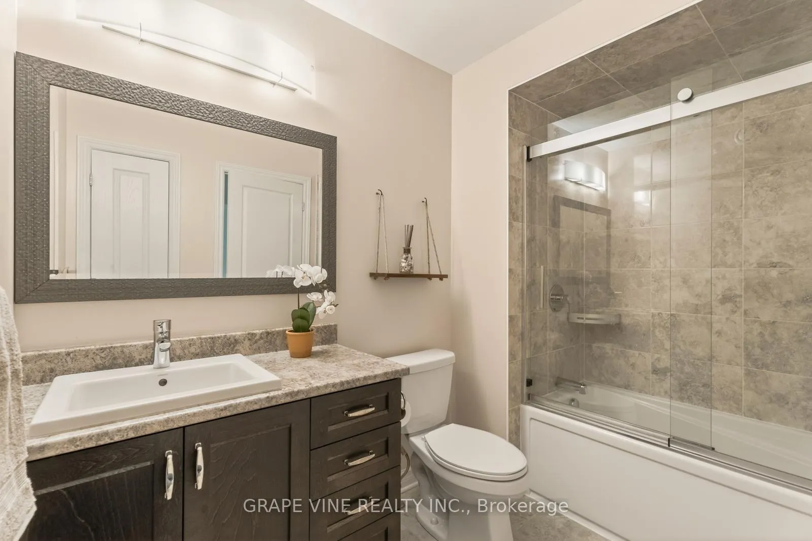 Photo 23 of 383 Memorial Grove, Ottawa, Riverside South/Gloucester Glen — HOMEH