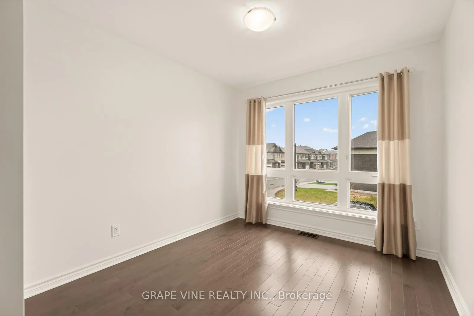 Photo 24 of 383 Memorial Grove, Ottawa, Riverside South/Gloucester Glen — HOMEH