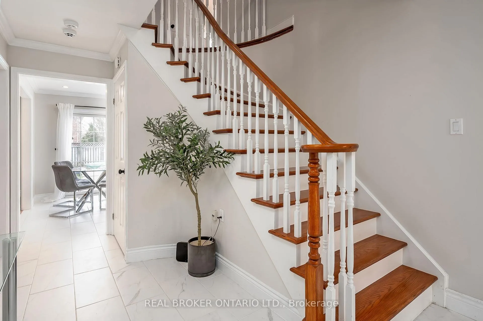 Photo 6 of 2152 Heidi Avenue, Burlington, Headon — HOMEH