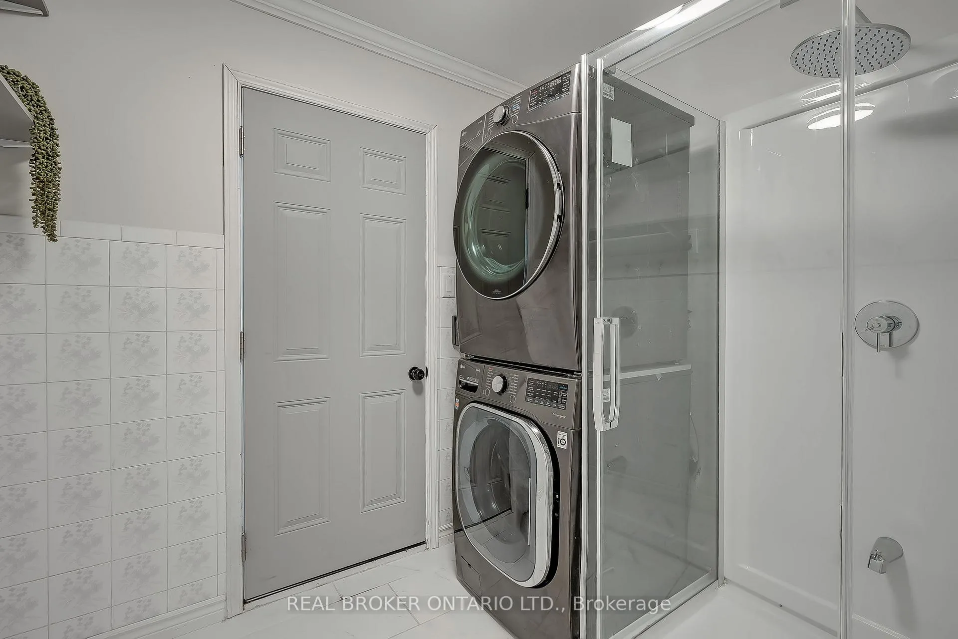 Photo 16 of 2152 Heidi Avenue, Burlington, Headon — HOMEH