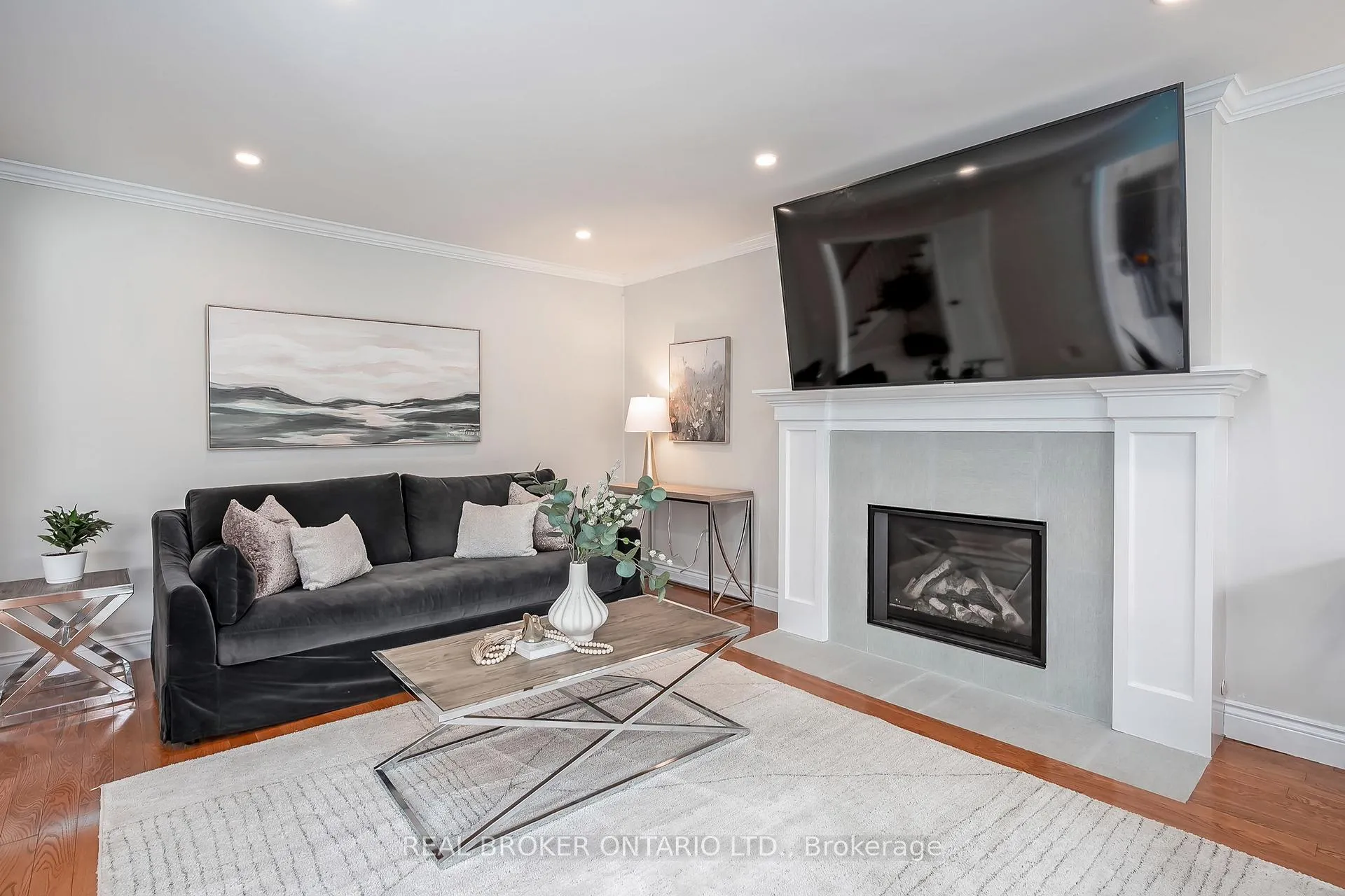 Photo 19 of 2152 Heidi Avenue, Burlington, Headon — HOMEH