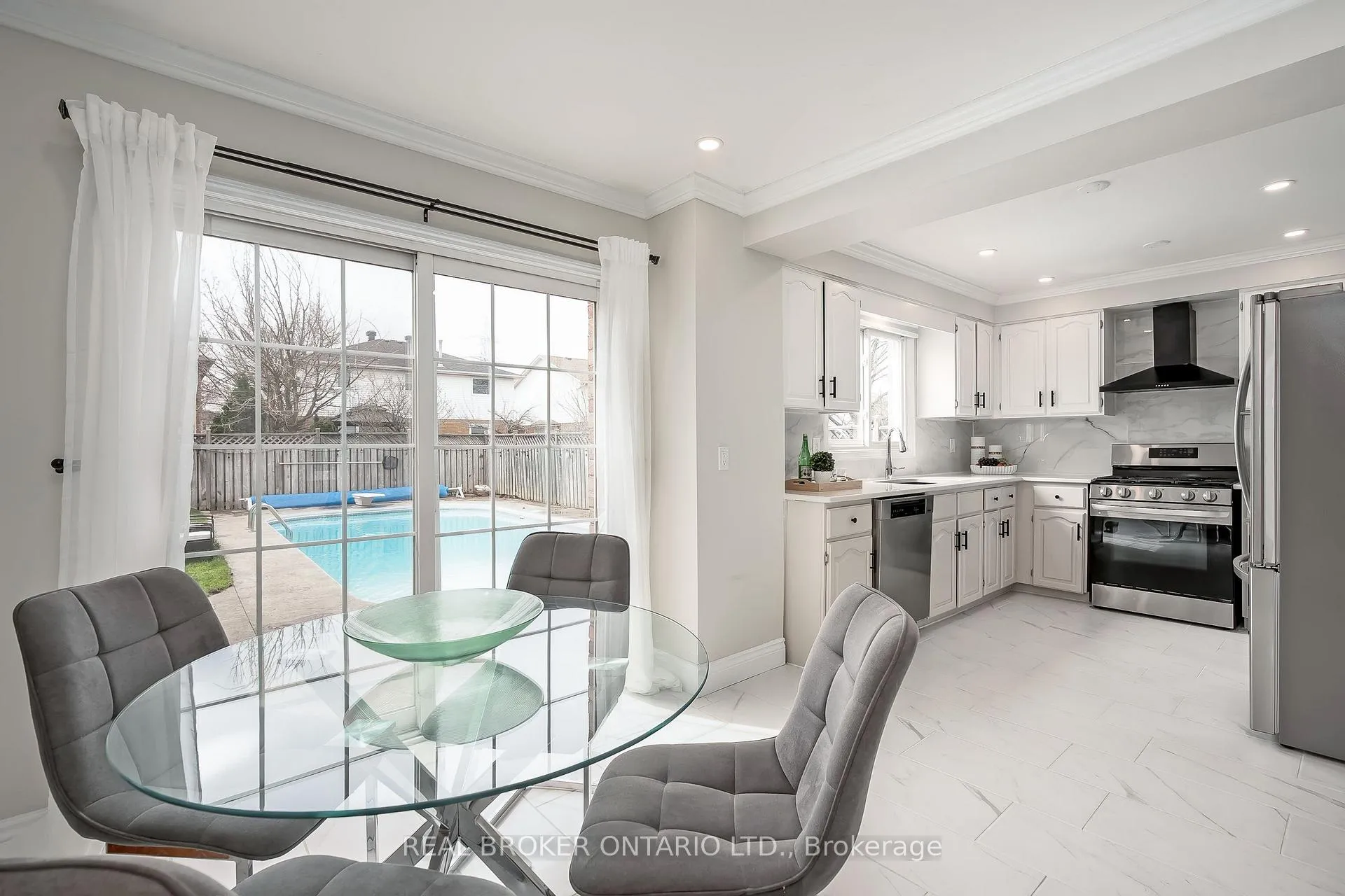 Photo 23 of 2152 Heidi Avenue, Burlington, Headon — HOMEH