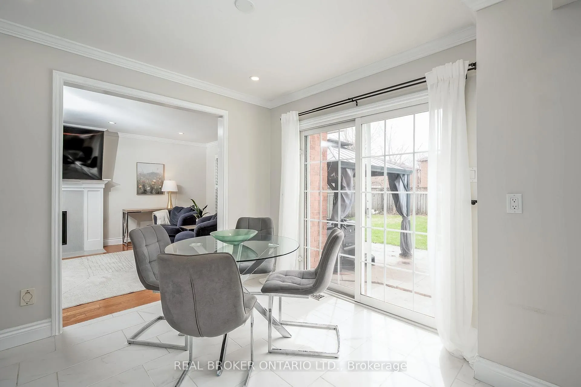 Photo 24 of 2152 Heidi Avenue, Burlington, Headon — HOMEH