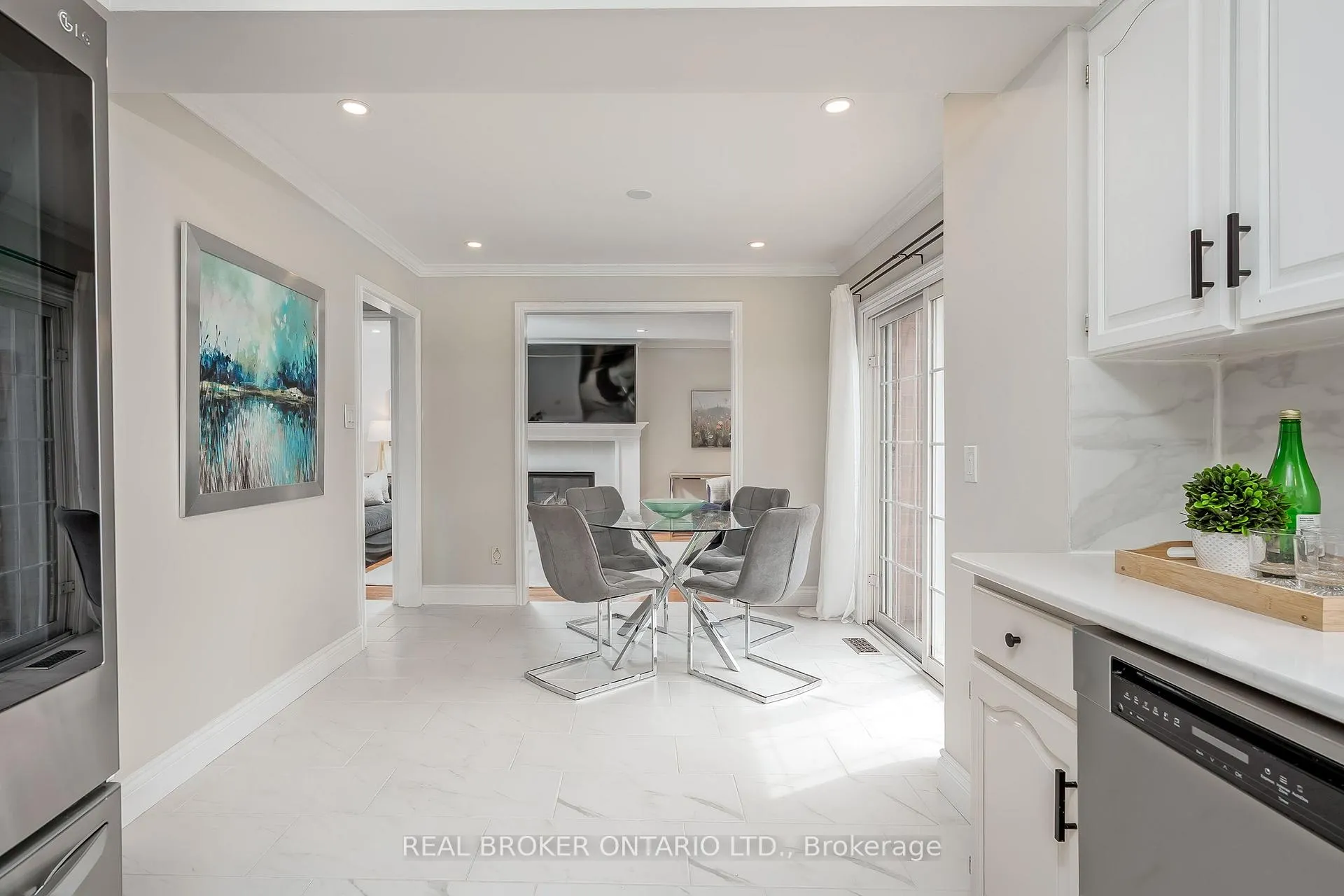Photo 26 of 2152 Heidi Avenue, Burlington, Headon — HOMEH