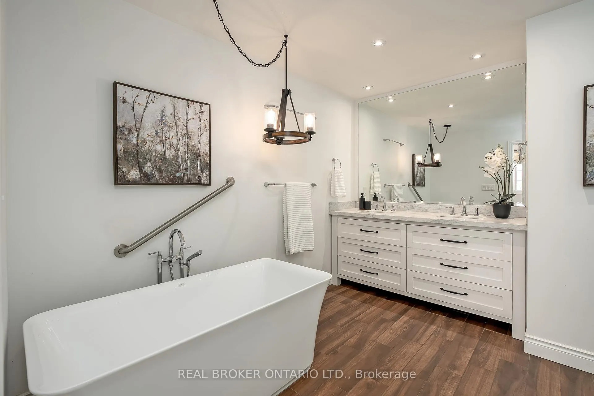 Photo 32 of 2152 Heidi Avenue, Burlington, Headon — HOMEH