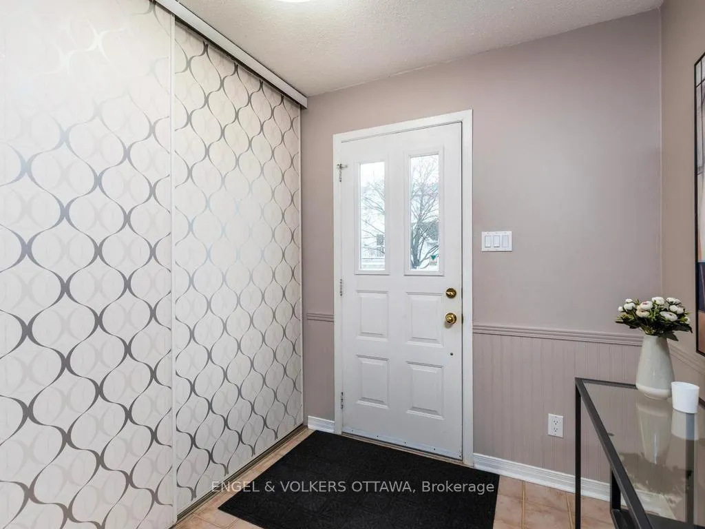Photo 2 of 31 Castlegreen Private, Ottawa, Hunt Club Park/Greenboro — HOMEH