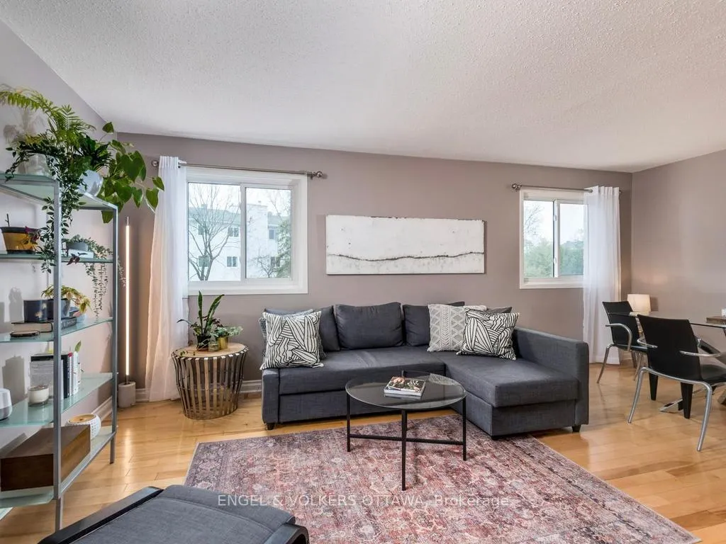 Photo 4 of 31 Castlegreen Private, Ottawa, Hunt Club Park/Greenboro — HOMEH