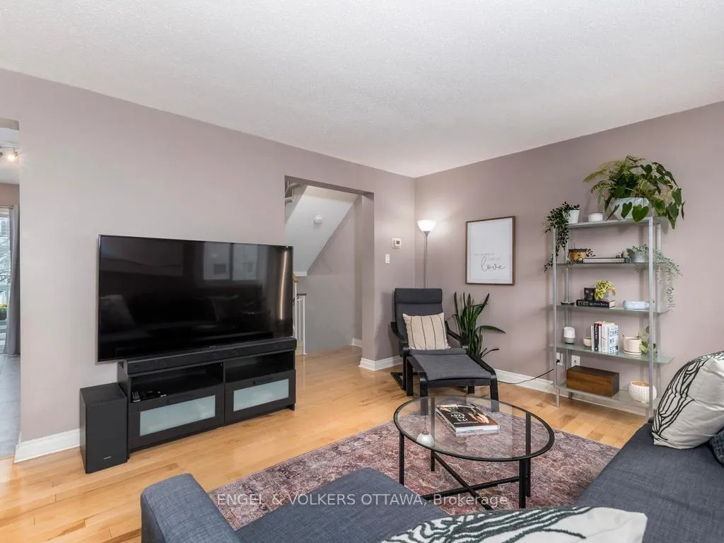 Photo 6 of 31 Castlegreen Private, Ottawa, Hunt Club Park/Greenboro — HOMEH