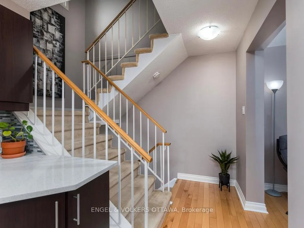 Photo 14 of 31 Castlegreen Private, Ottawa, Hunt Club Park/Greenboro — HOMEH