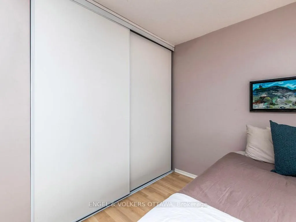 Photo 16 of 31 Castlegreen Private, Ottawa, Hunt Club Park/Greenboro — HOMEH