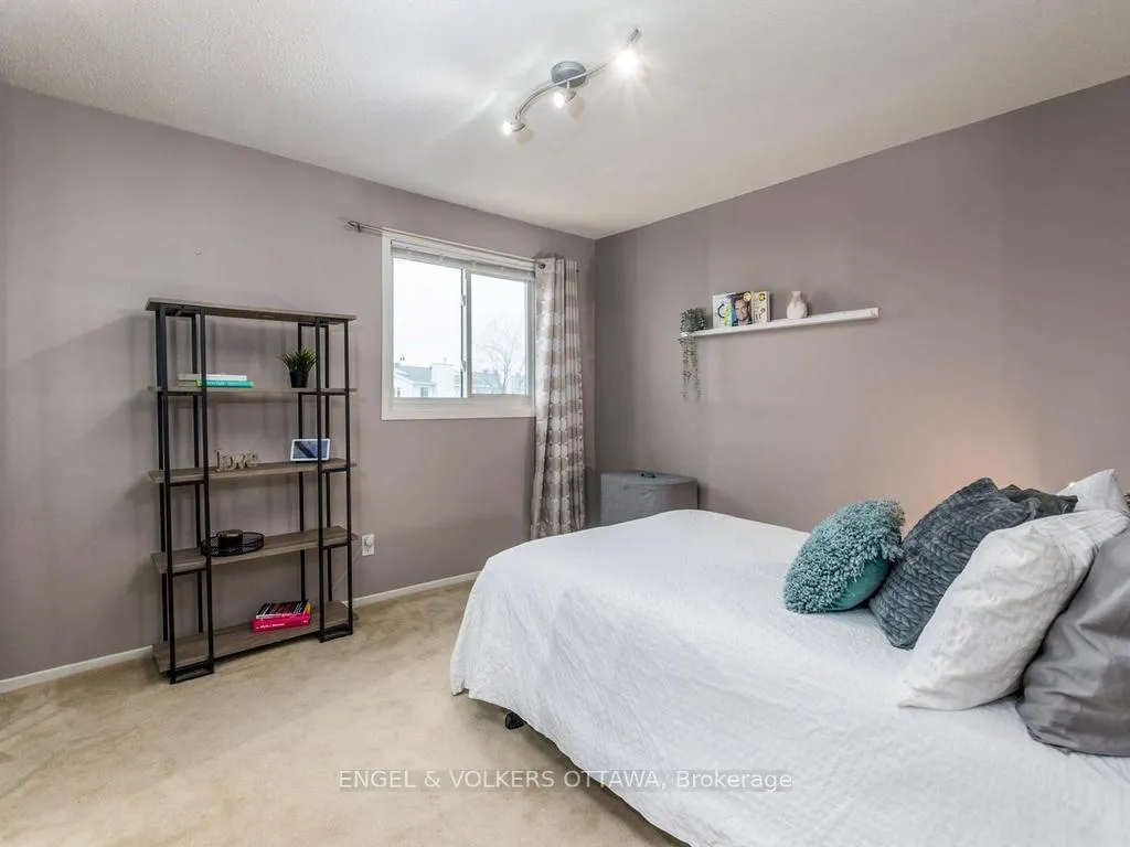 Photo 18 of 31 Castlegreen Private, Ottawa, Hunt Club Park/Greenboro — HOMEH