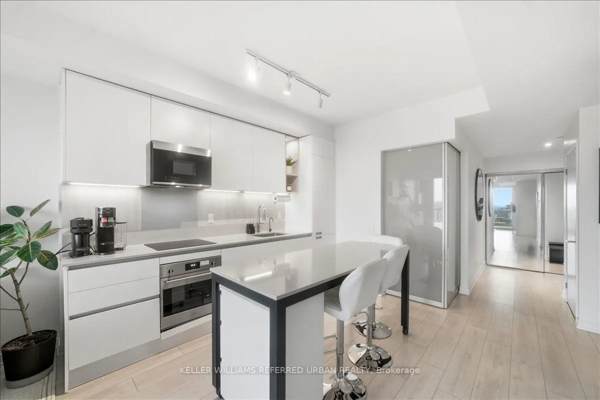 Photo 7 of Unit 812, 39 Mary Street, Barrie, City Centre — HOMEH