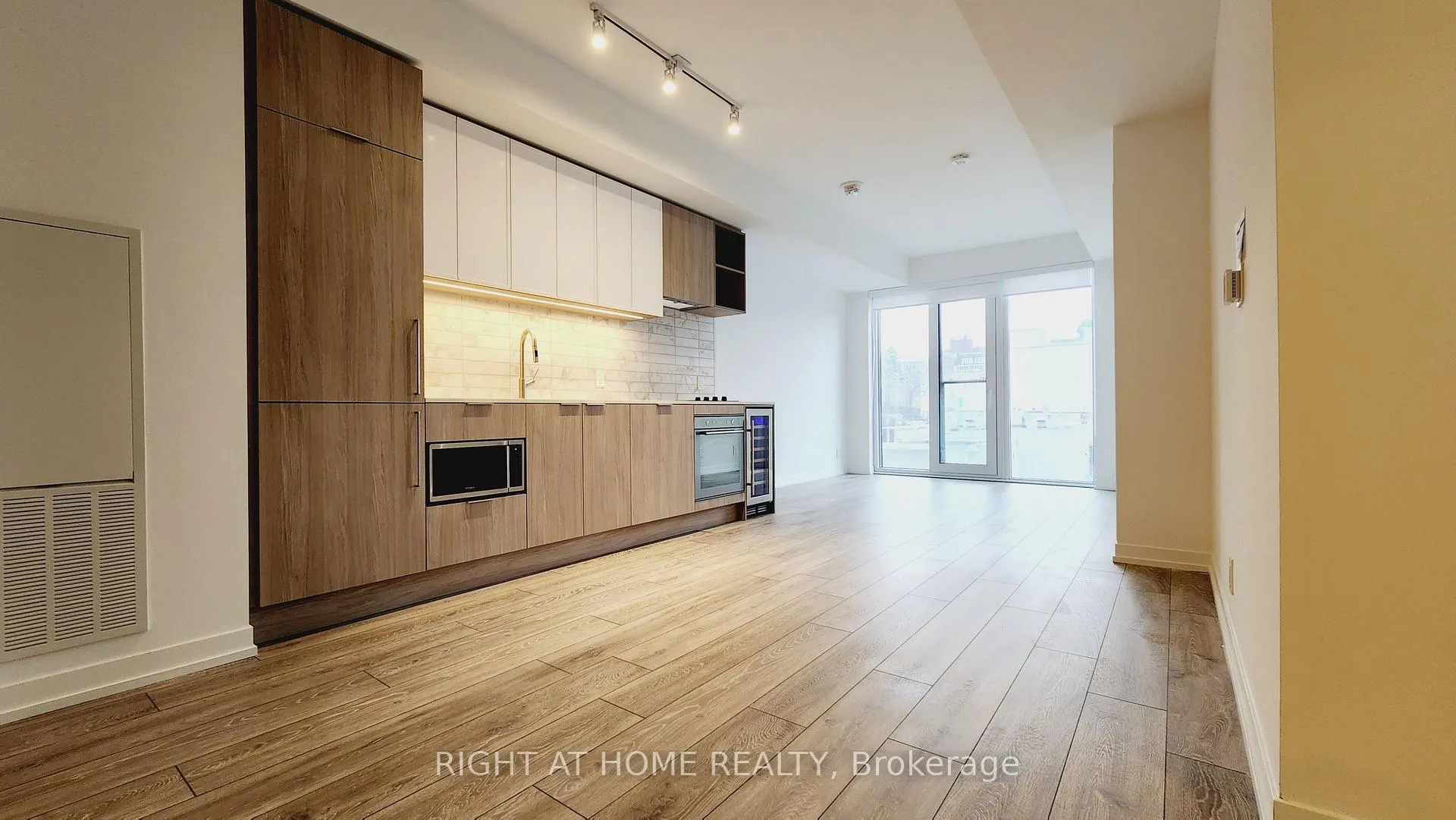 Photo 2 of Unit 536, 2020 Bathurst Street, Toronto, Humewood-Cedarvale — HOMEH