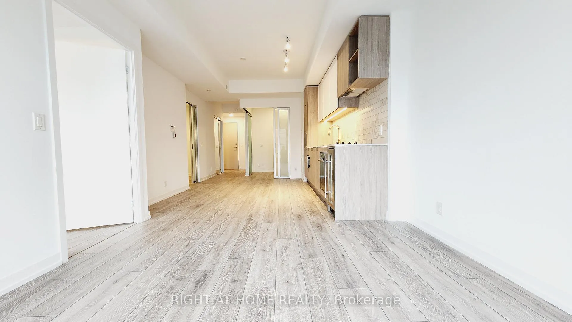 Photo 4 of Unit 536, 2020 Bathurst Street, Toronto, Humewood-Cedarvale — HOMEH