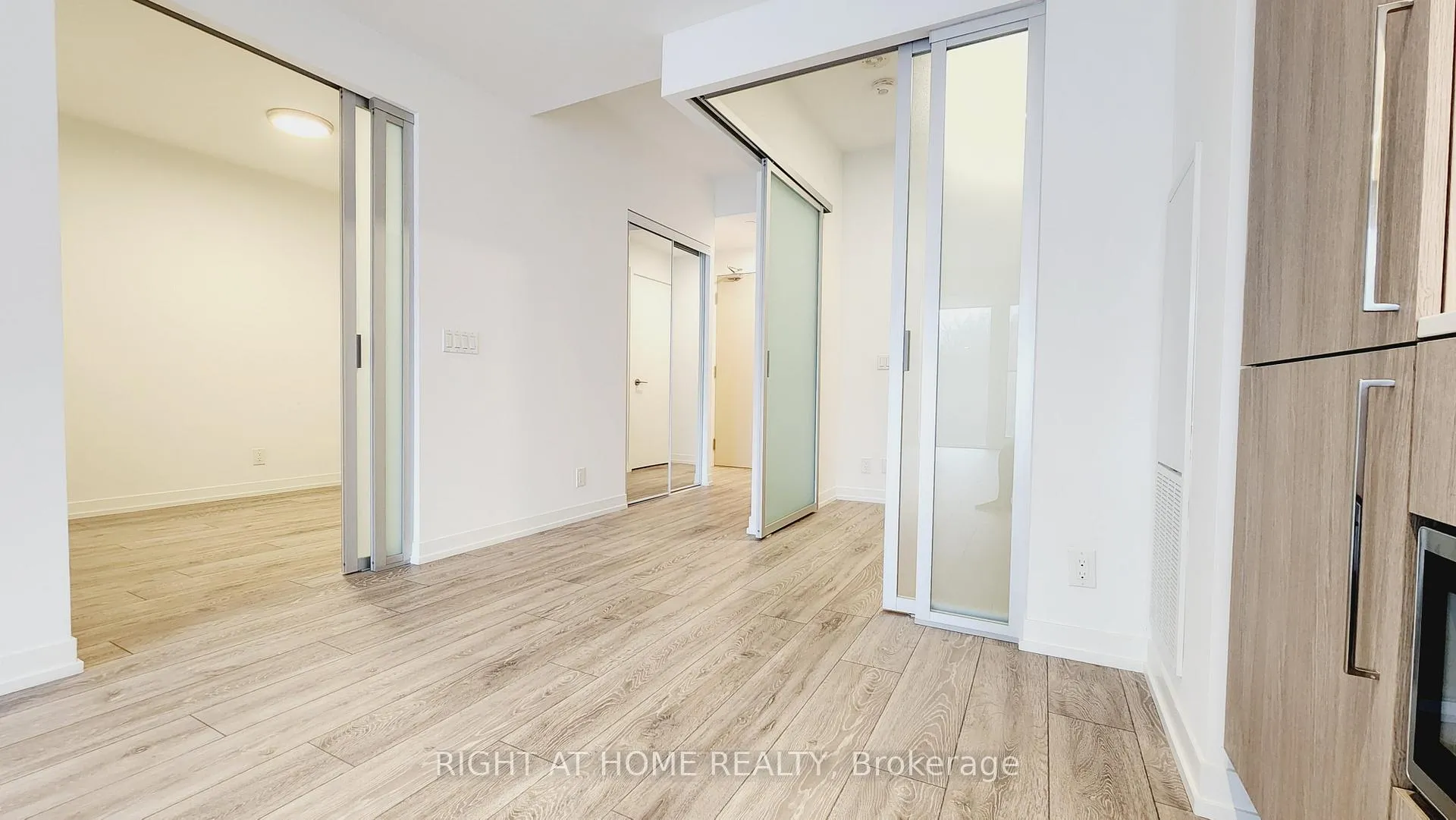 Photo 8 of Unit 536, 2020 Bathurst Street, Toronto, Humewood-Cedarvale — HOMEH