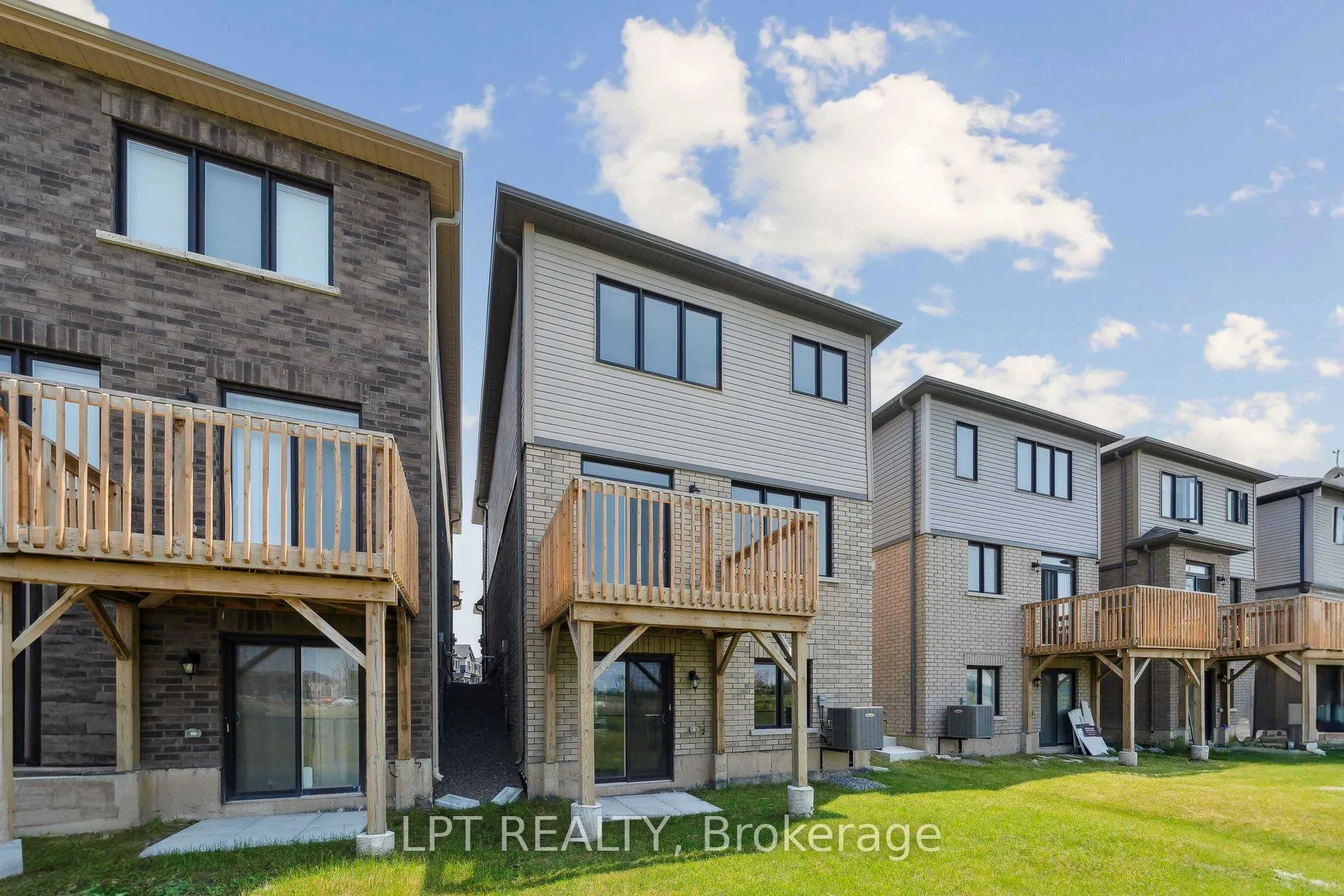 Photo 37 of 171 Vanilla Trail, Thorold, Rolling Meadows — HOMEH