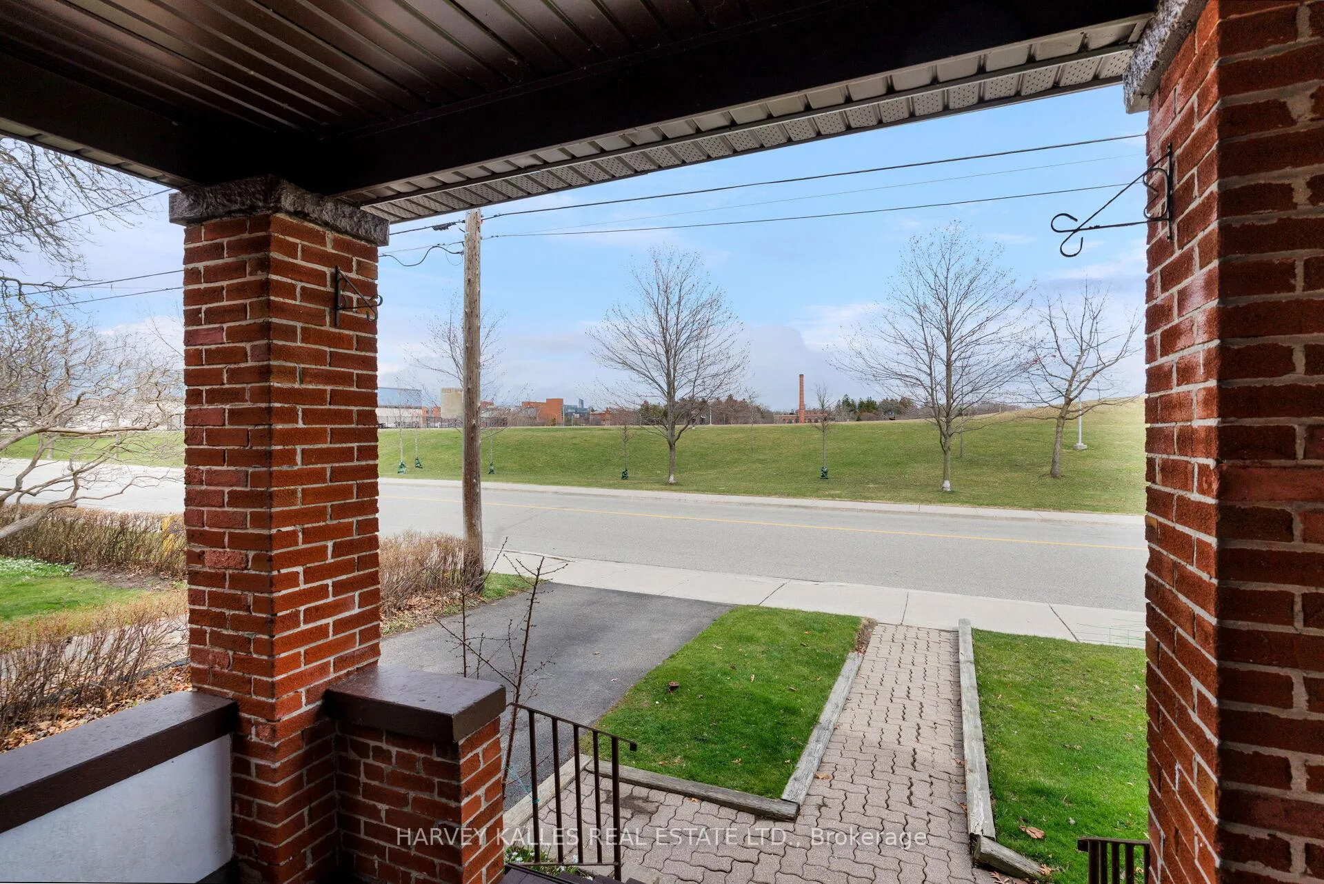 Photo 3 of 4 Twenty Third Street, Etobicoke, Long Branch — HOMEH