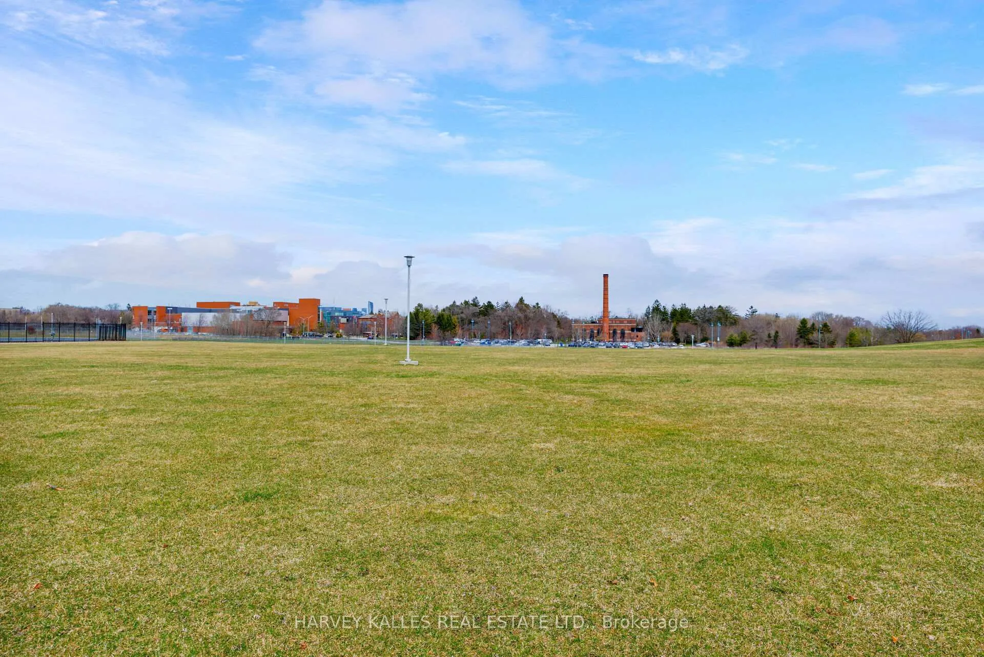 Photo 4 of 4 Twenty Third Street, Etobicoke, Long Branch — HOMEH