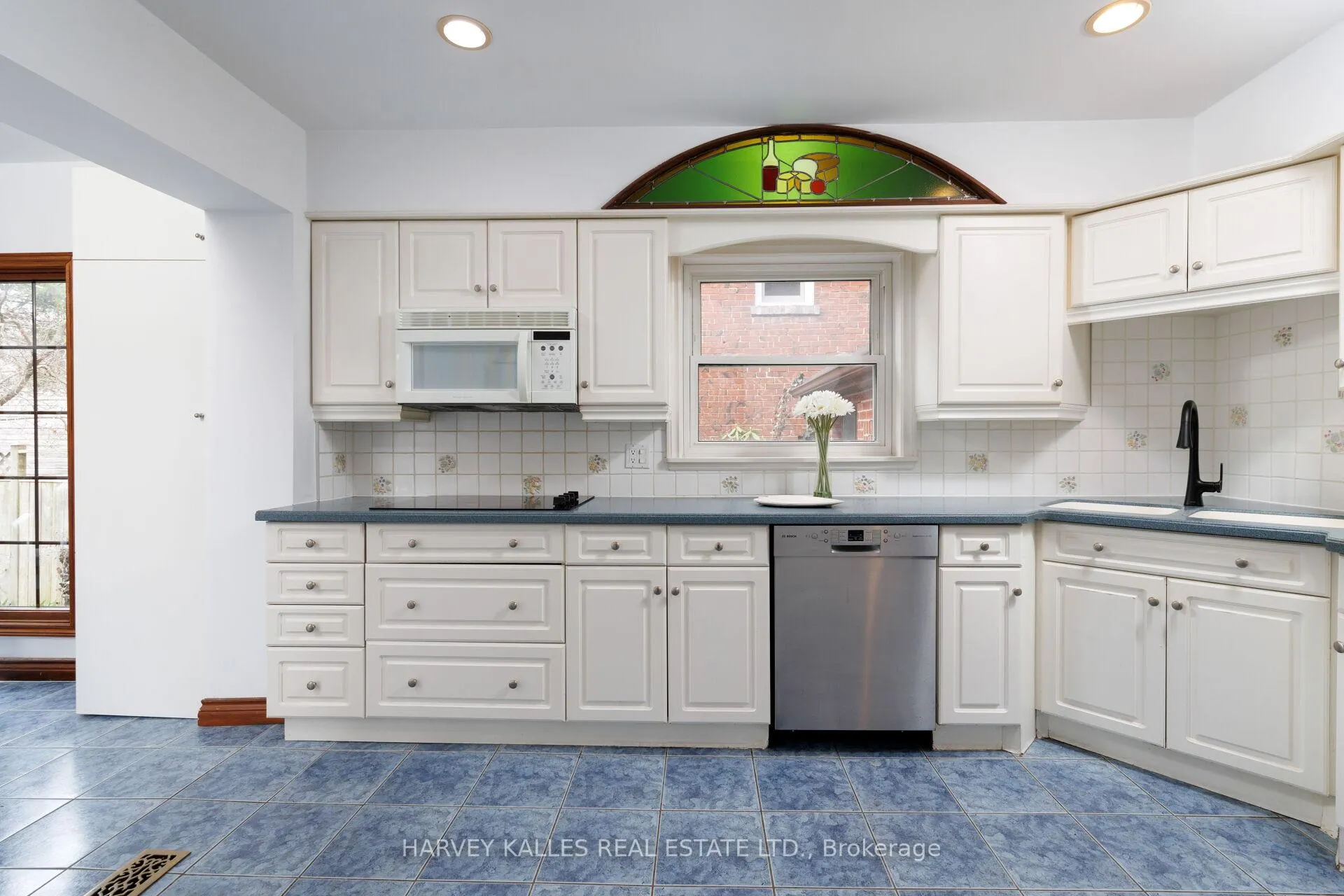 Photo 17 of 4 Twenty Third Street, Etobicoke, Long Branch — HOMEH