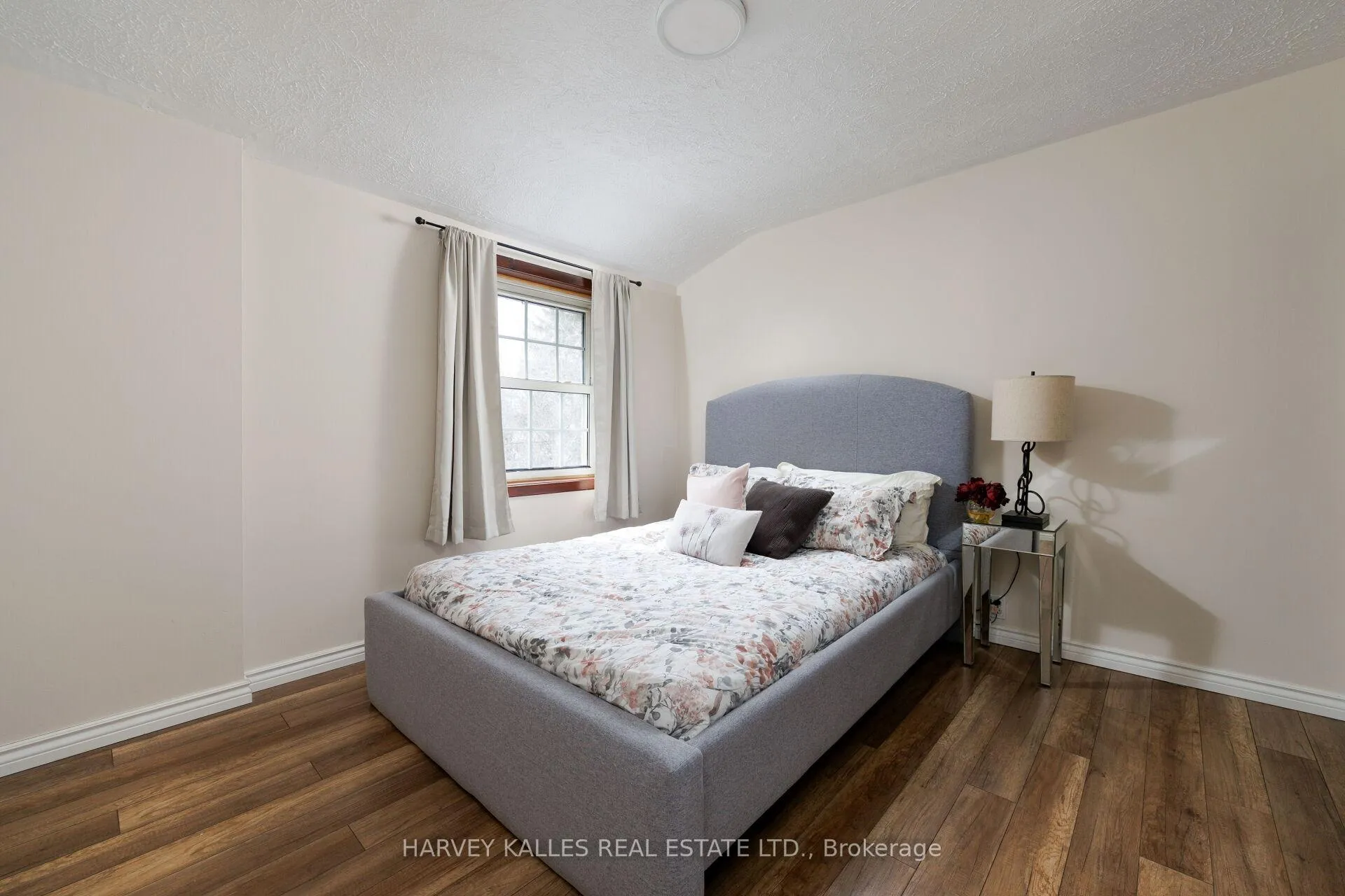 Photo 31 of 4 Twenty Third Street, Etobicoke, Long Branch — HOMEH