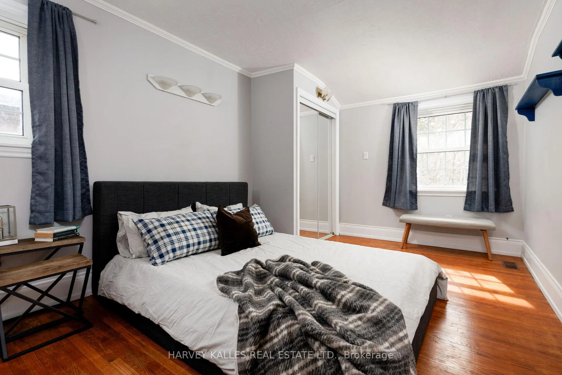 Photo 32 of 4 Twenty Third Street, Etobicoke, Long Branch — HOMEH