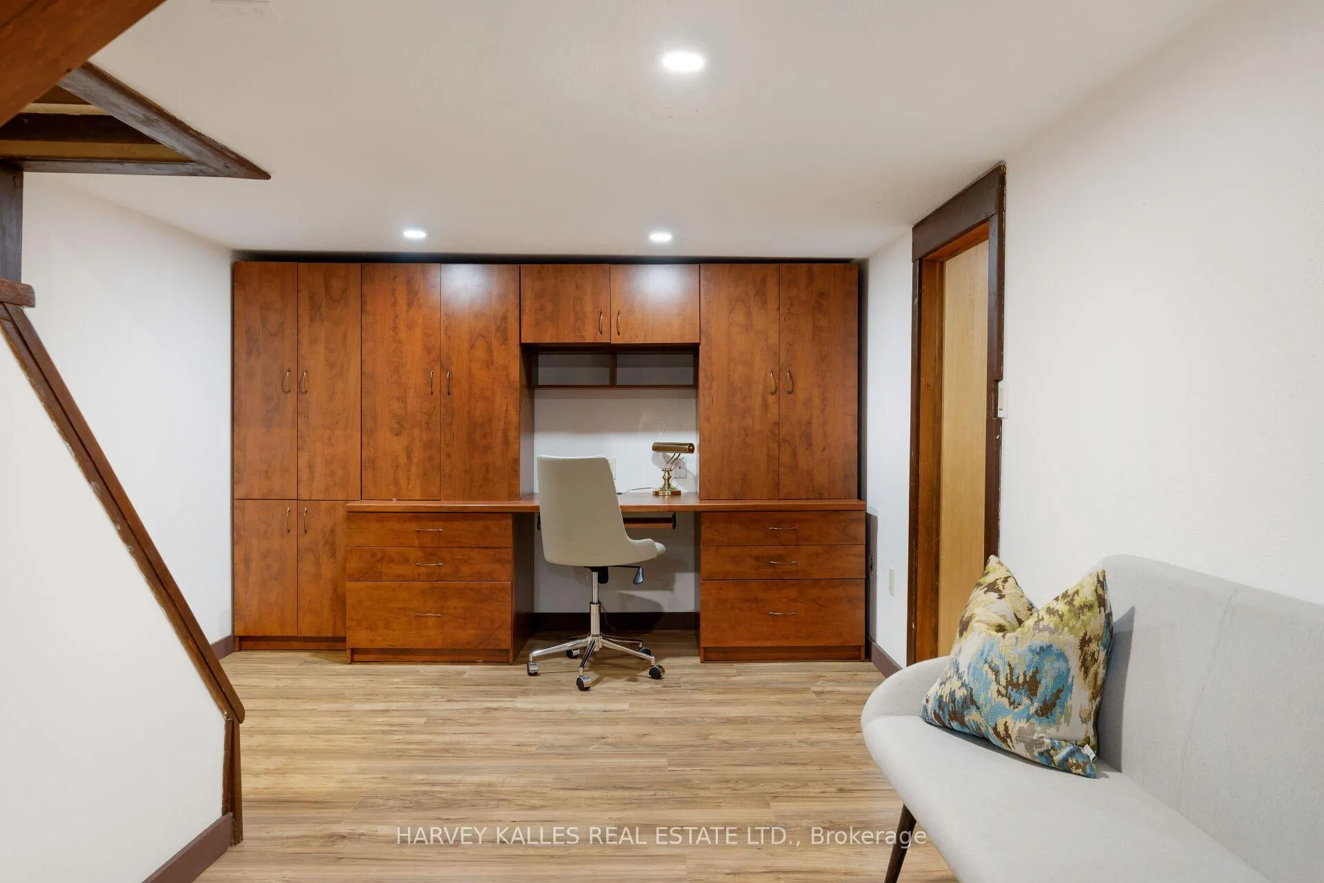 Photo 34 of 4 Twenty Third Street, Etobicoke, Long Branch — HOMEH