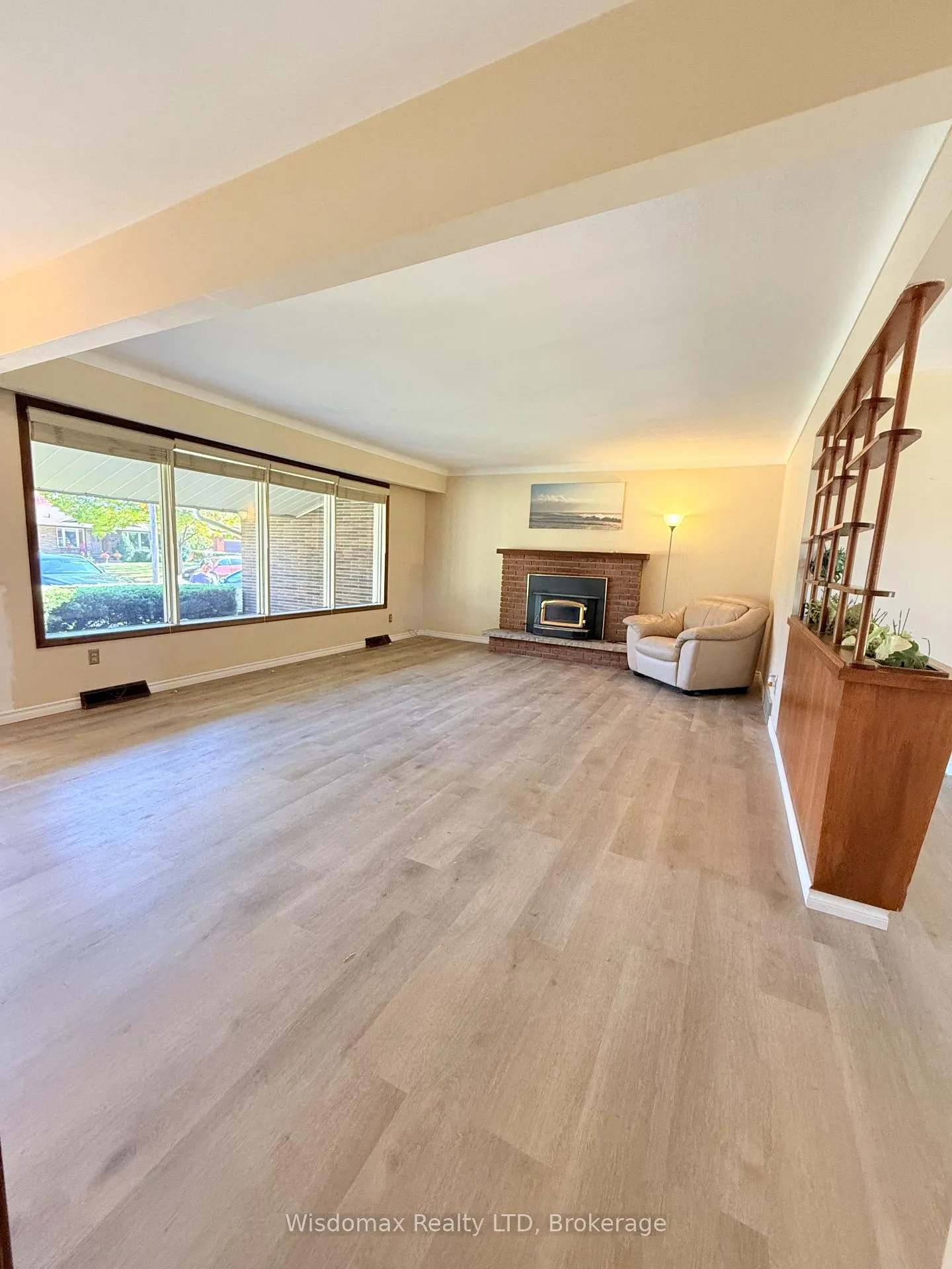 Photo 3 of Unit Upper, 15 Pamela Drive, Thorold, Confederation Heights — HOMEH