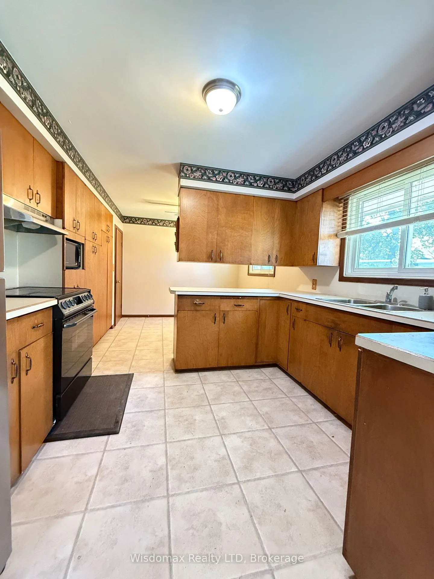 Photo 5 of Unit Upper, 15 Pamela Drive, Thorold, Confederation Heights — HOMEH