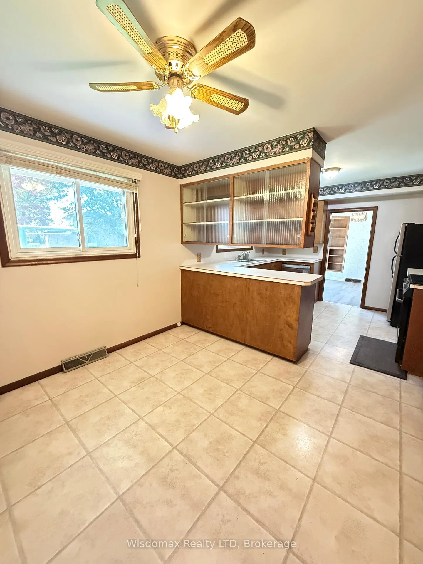 Photo 6 of Unit Upper, 15 Pamela Drive, Thorold, Confederation Heights — HOMEH