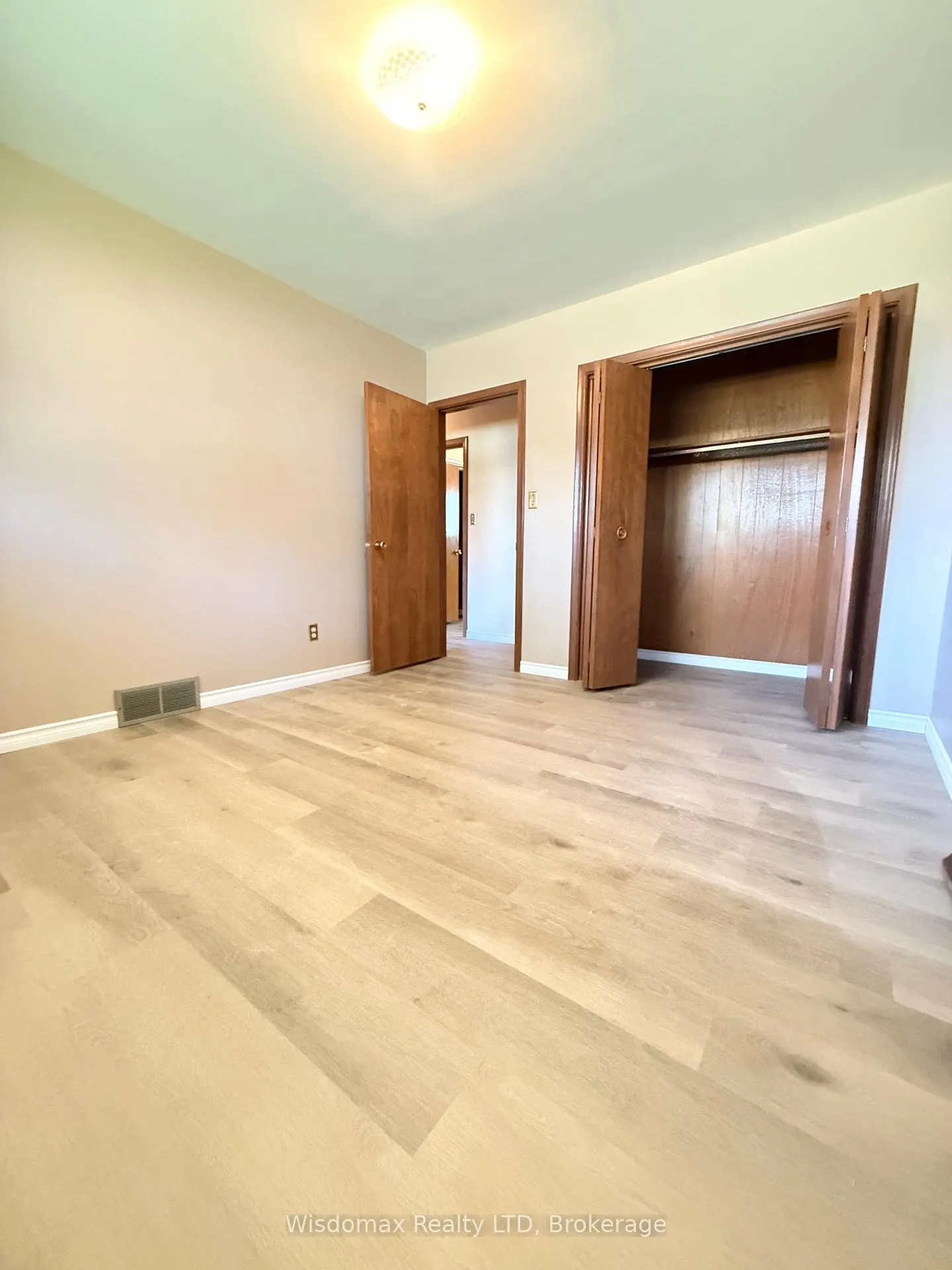 Photo 12 of Unit Upper, 15 Pamela Drive, Thorold, Confederation Heights — HOMEH