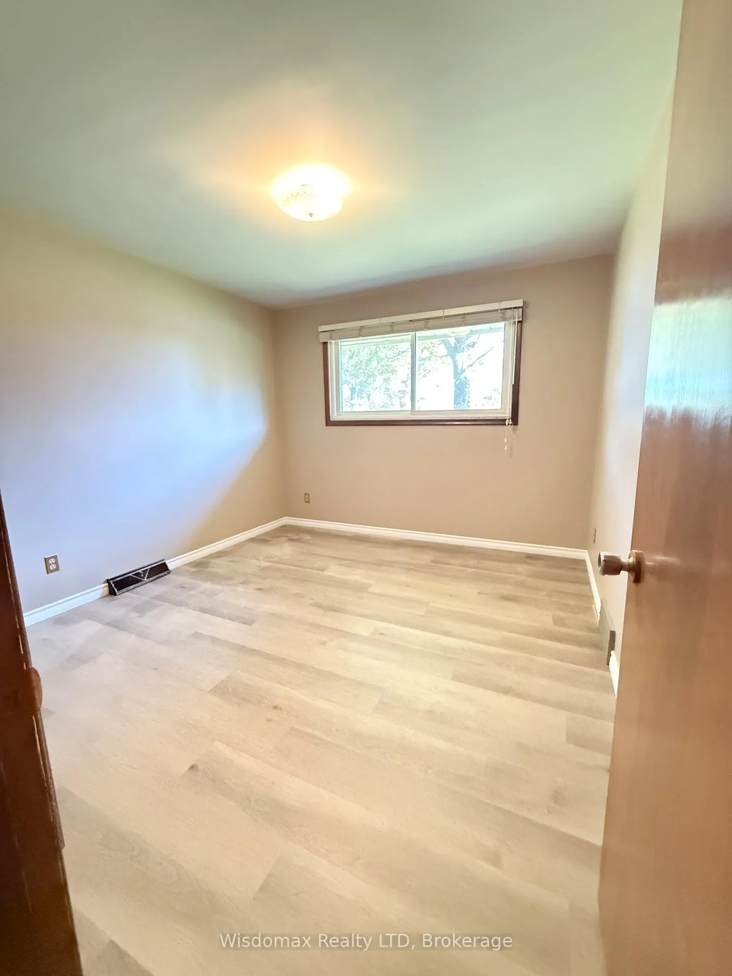 Photo 13 of Unit Upper, 15 Pamela Drive, Thorold, Confederation Heights — HOMEH