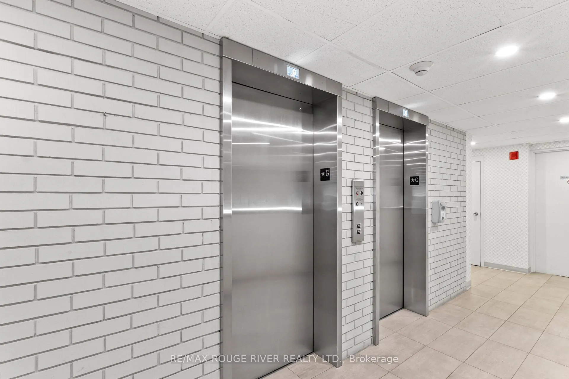 Photo 3 of Unit 804, 40 Chichester Place, Scarborough, L'Amoreaux — HOMEH