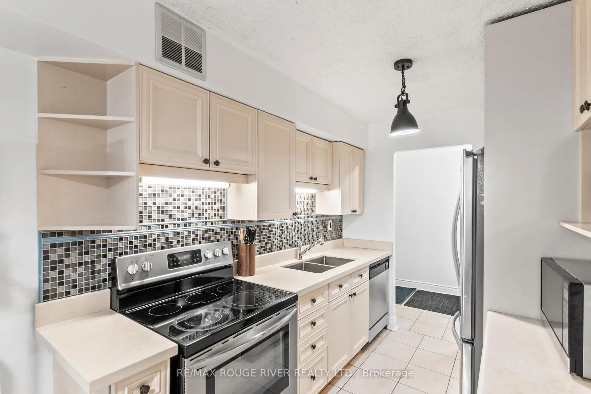 Photo 7 of Unit 804, 40 Chichester Place, Scarborough, L'Amoreaux — HOMEH