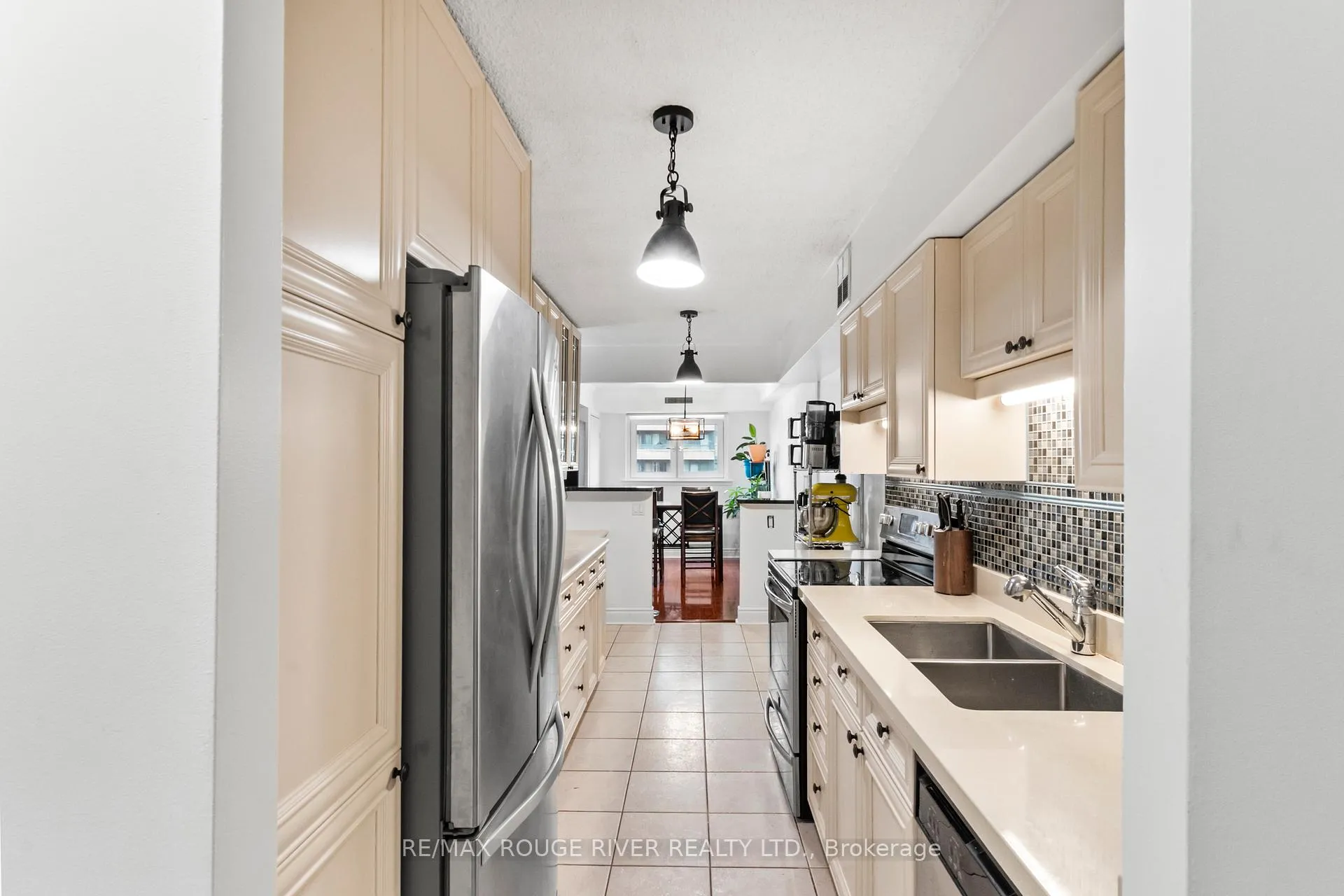 Photo 8 of Unit 804, 40 Chichester Place, Scarborough, L'Amoreaux — HOMEH