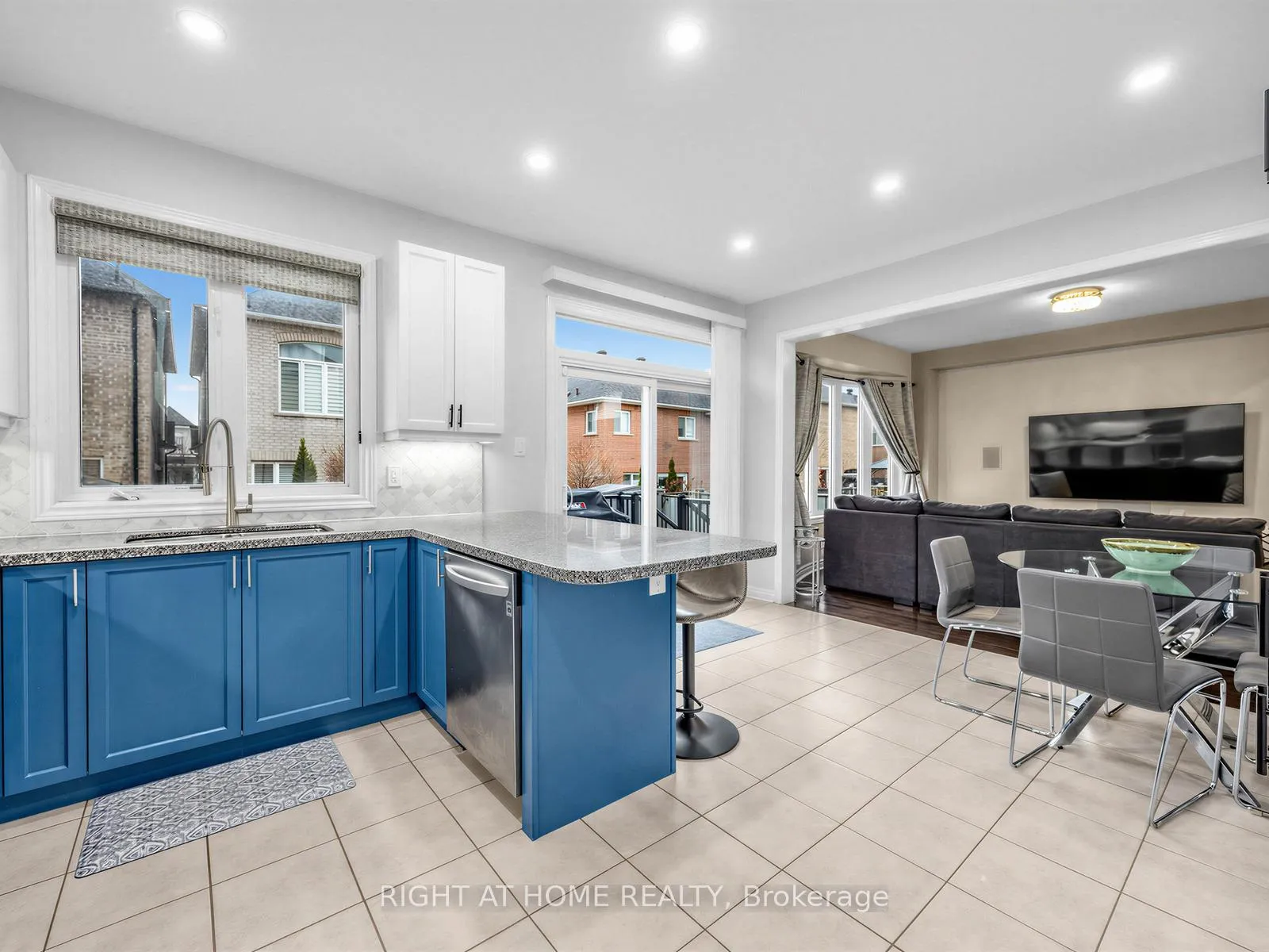 Photo 10 of 23 Brider Crescent, Ajax, Northeast Ajax — HOMEH