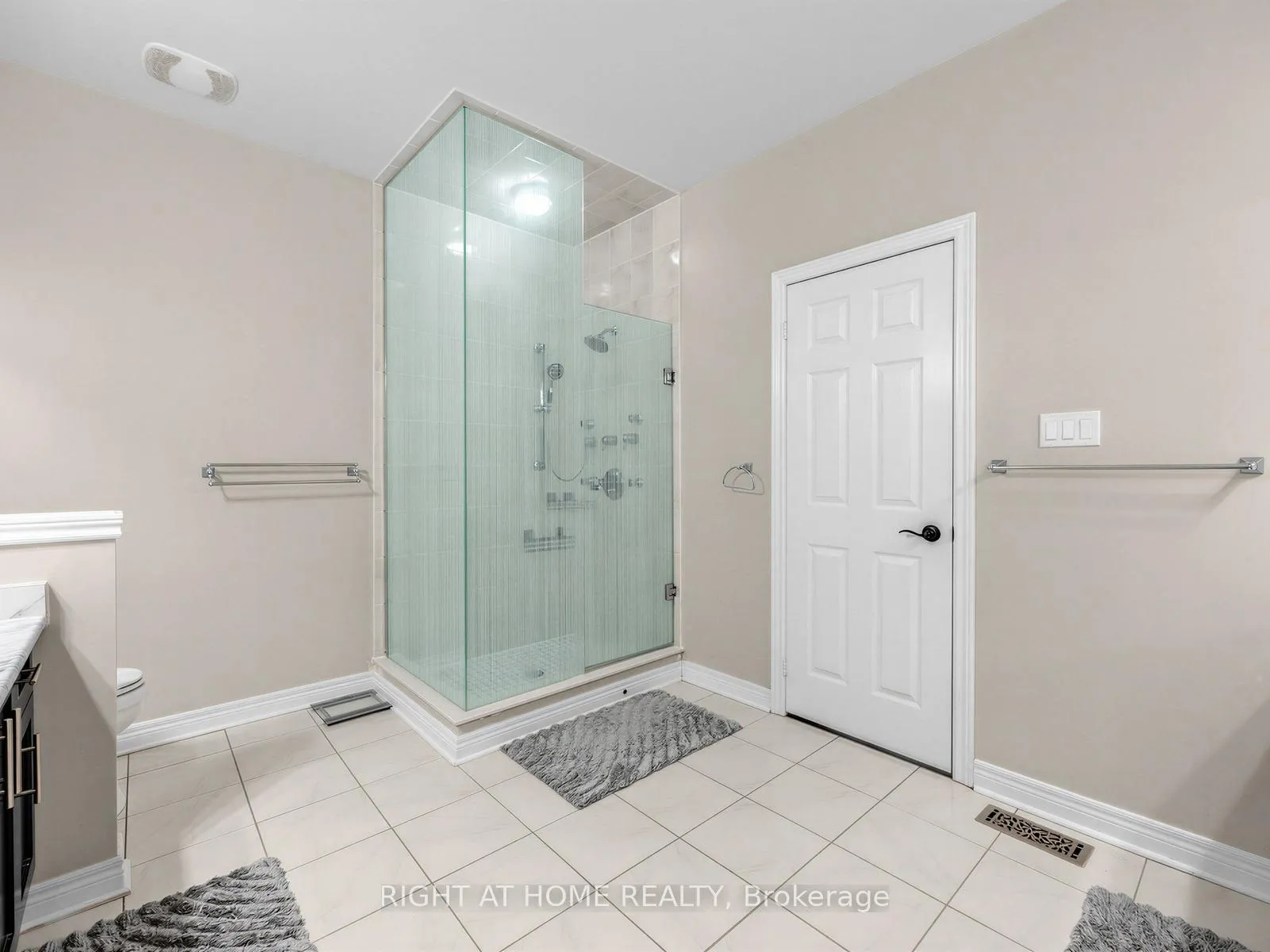 Photo 14 of 23 Brider Crescent, Ajax, Northeast Ajax — HOMEH