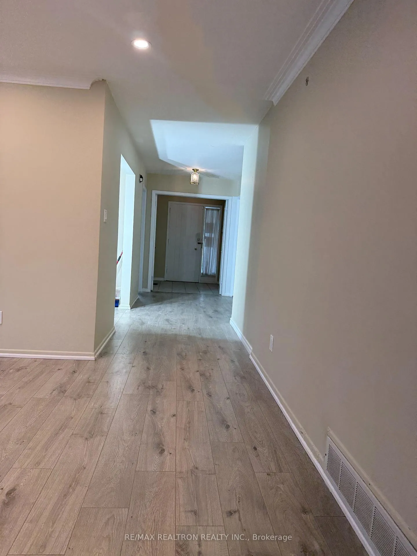 Photo 2 of Unit Main, 135 Royal Orchard Boulevard, Markham, Royal Orchard — HOMEH
