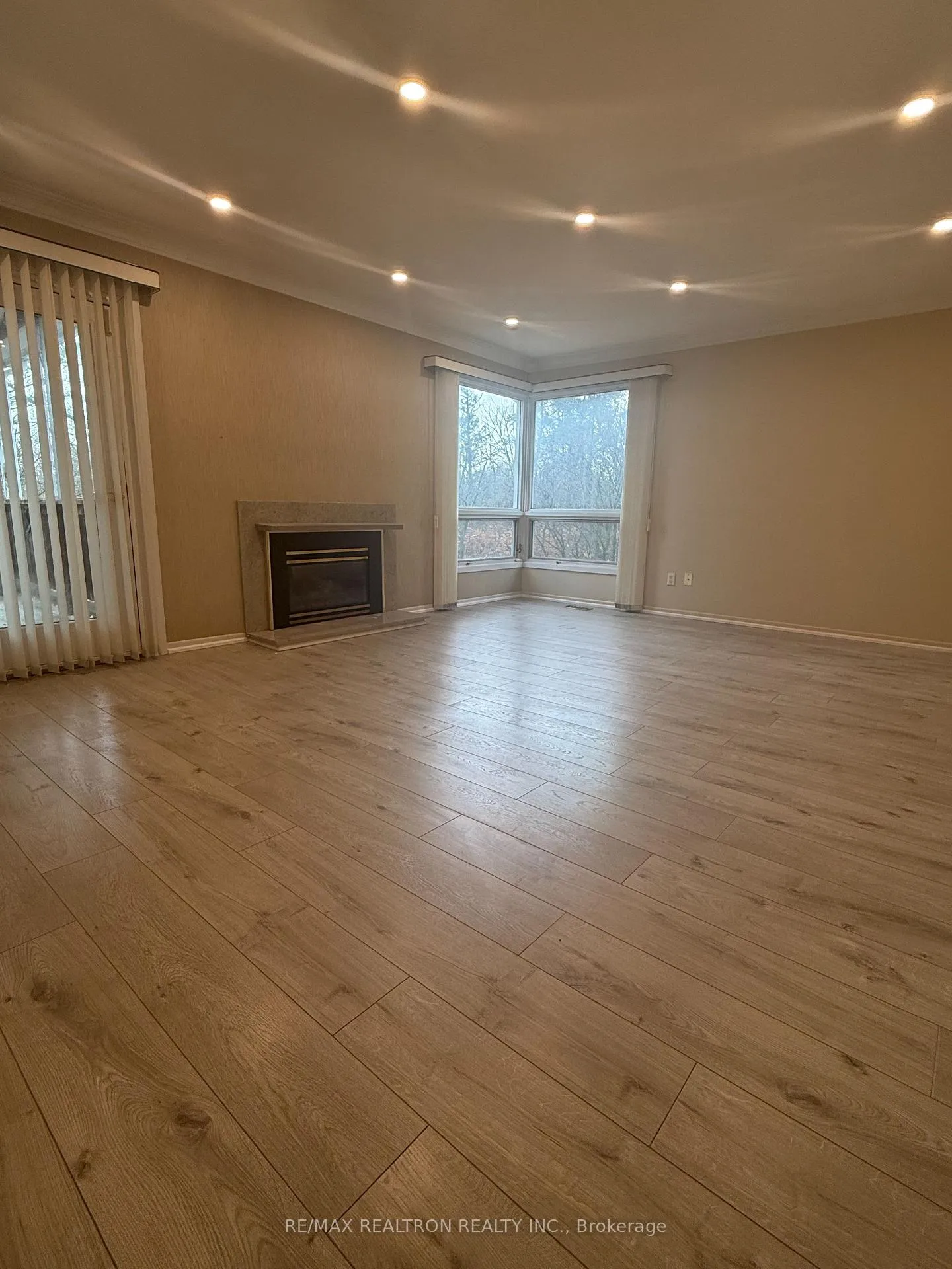 Photo 3 of Unit Main, 135 Royal Orchard Boulevard, Markham, Royal Orchard — HOMEH