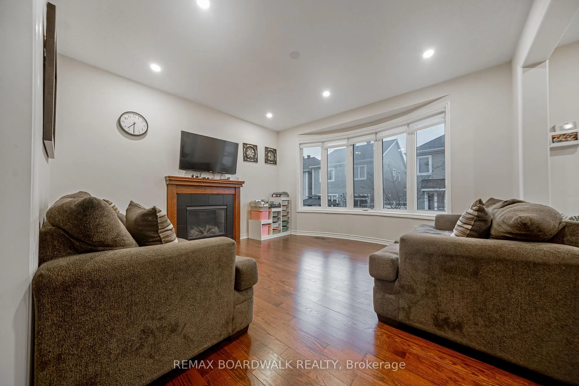 Photo 8 of 161 Flowing Creek Circle, Ottawa, Kanata - Emerald Meadows/Trailwest — HOMEH