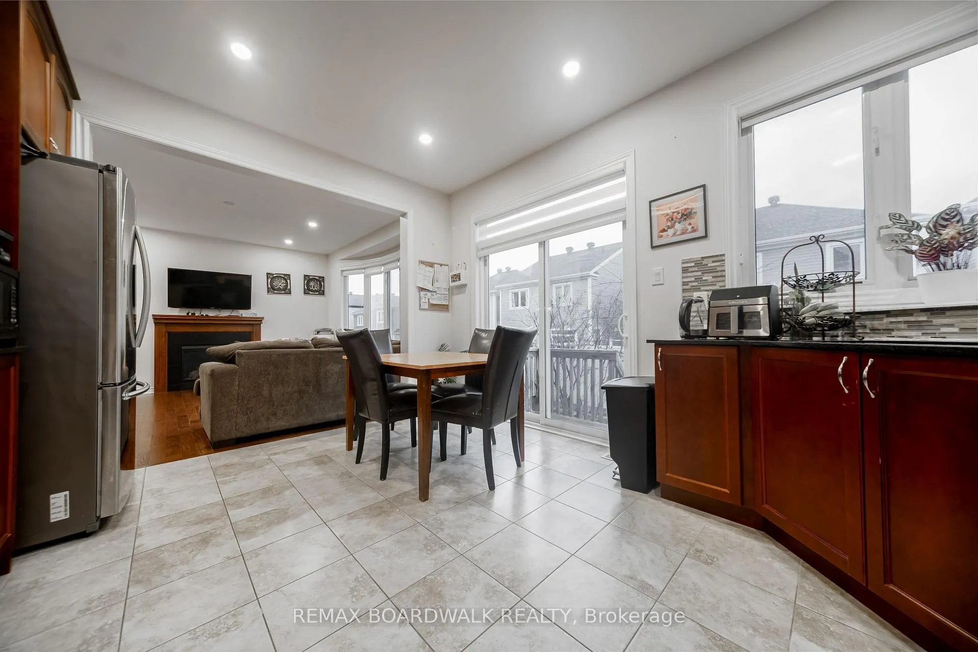 Photo 11 of 161 Flowing Creek Circle, Ottawa, Kanata - Emerald Meadows/Trailwest — HOMEH