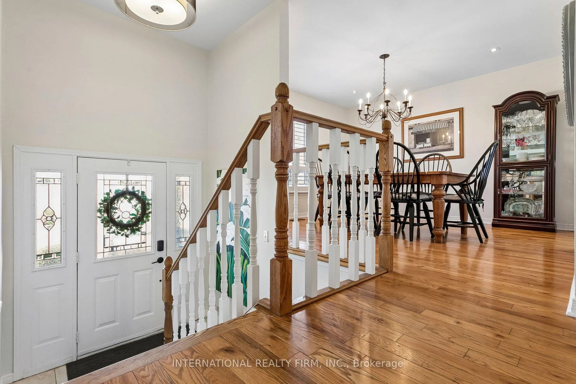 Photo 4 of 1326 Roxborough Crescent, Burlington, Palmer — HOMEH
