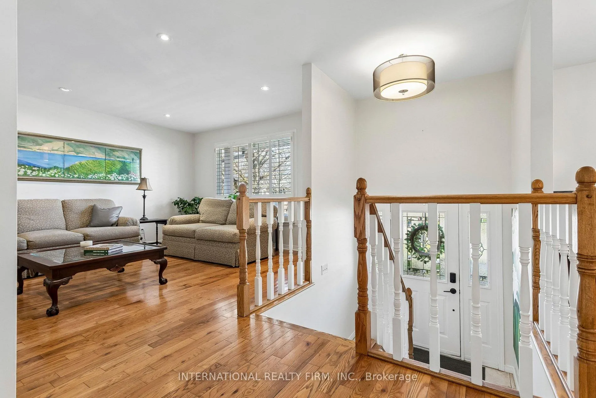 Photo 5 of 1326 Roxborough Crescent, Burlington, Palmer — HOMEH
