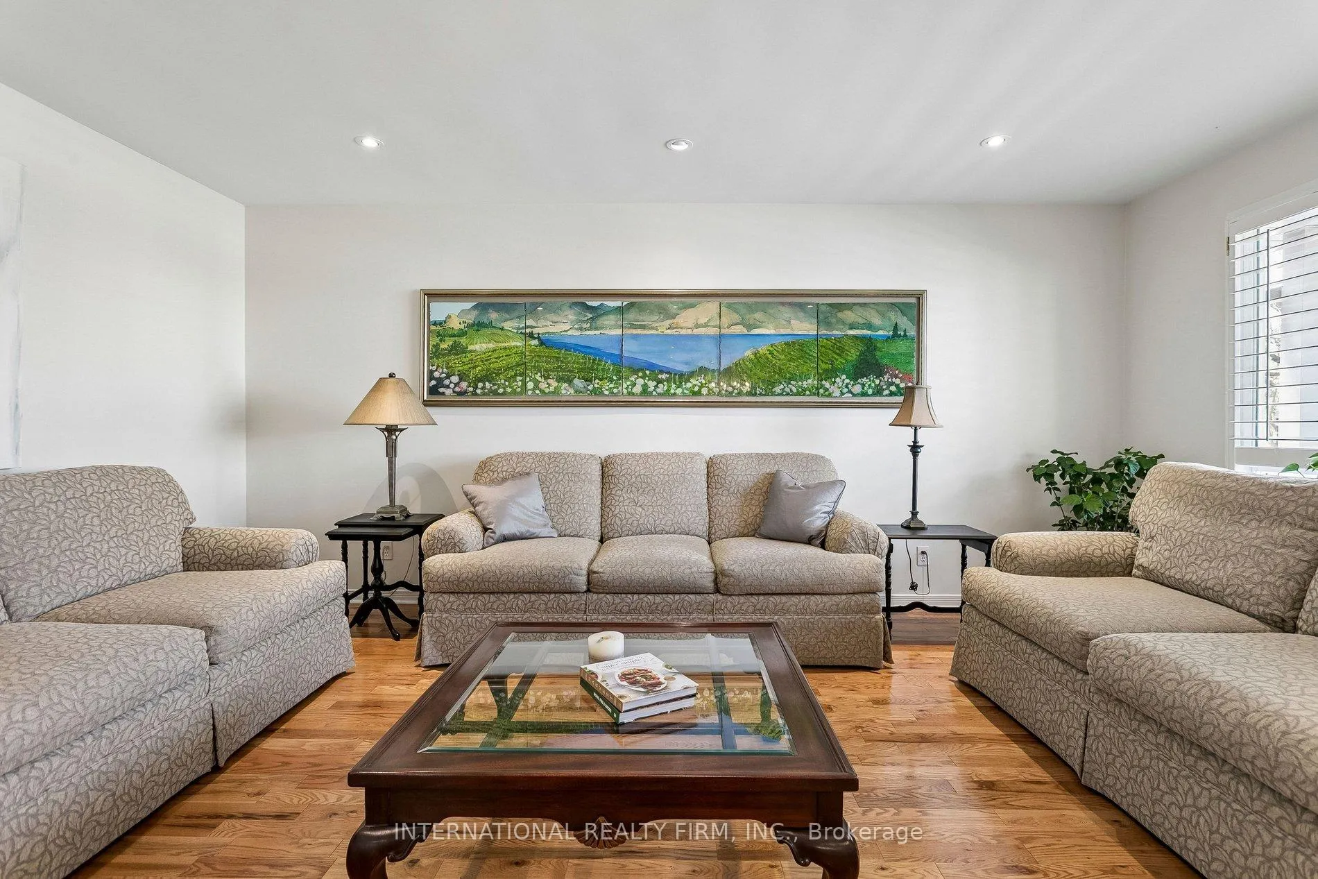 Photo 6 of 1326 Roxborough Crescent, Burlington, Palmer — HOMEH