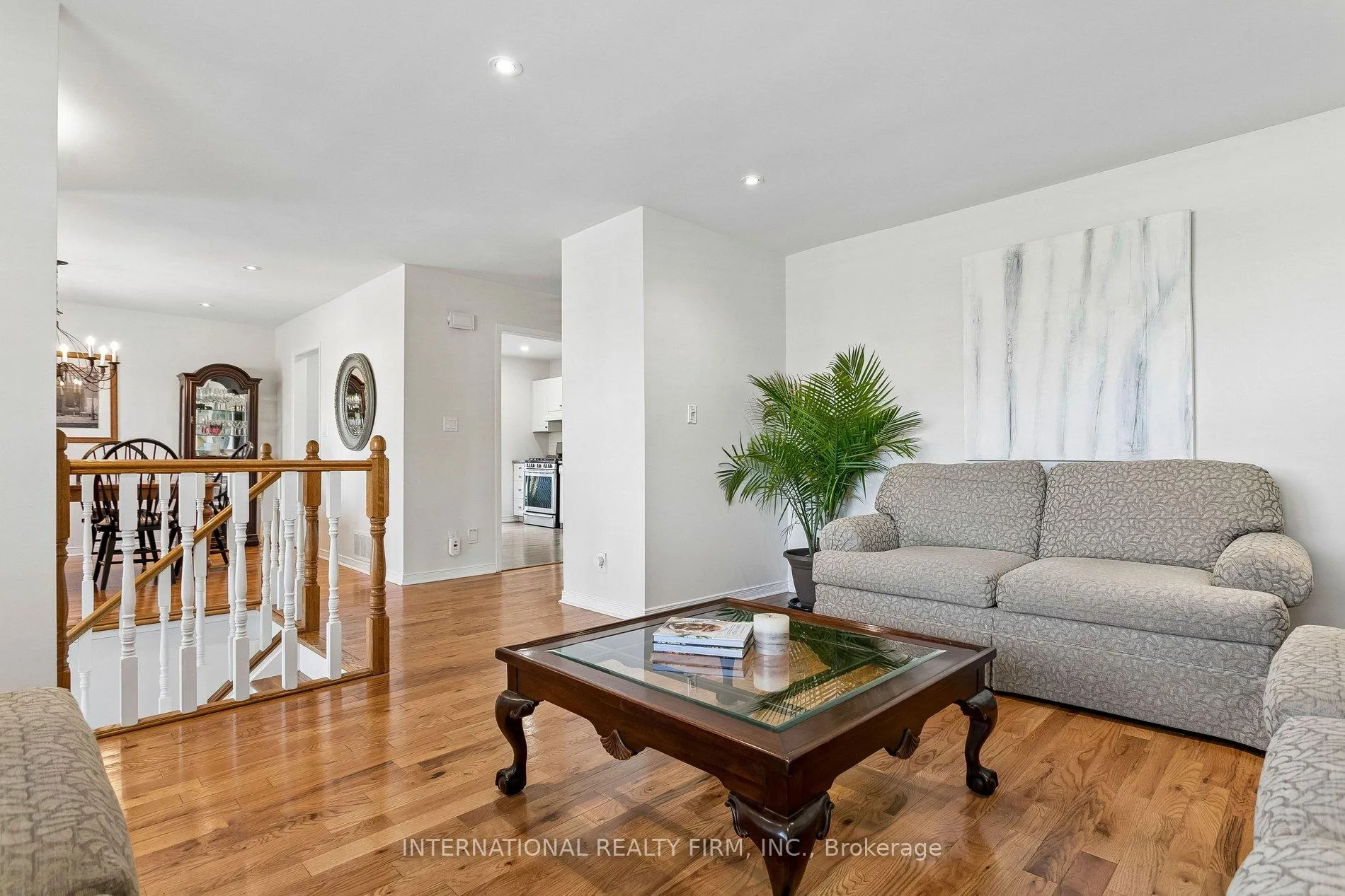 Photo 7 of 1326 Roxborough Crescent, Burlington, Palmer — HOMEH