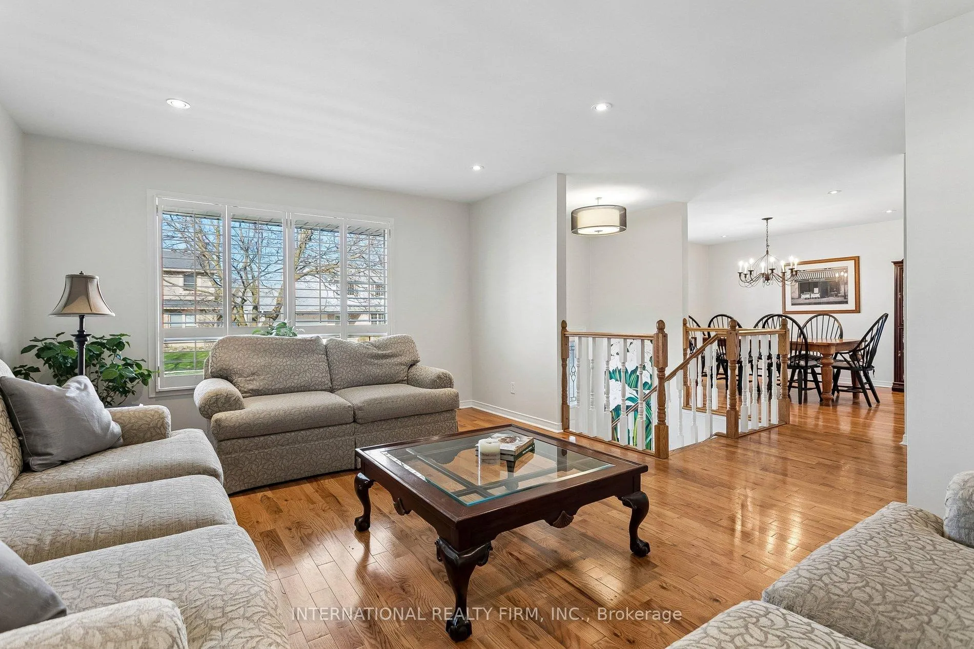 Photo 8 of 1326 Roxborough Crescent, Burlington, Palmer — HOMEH