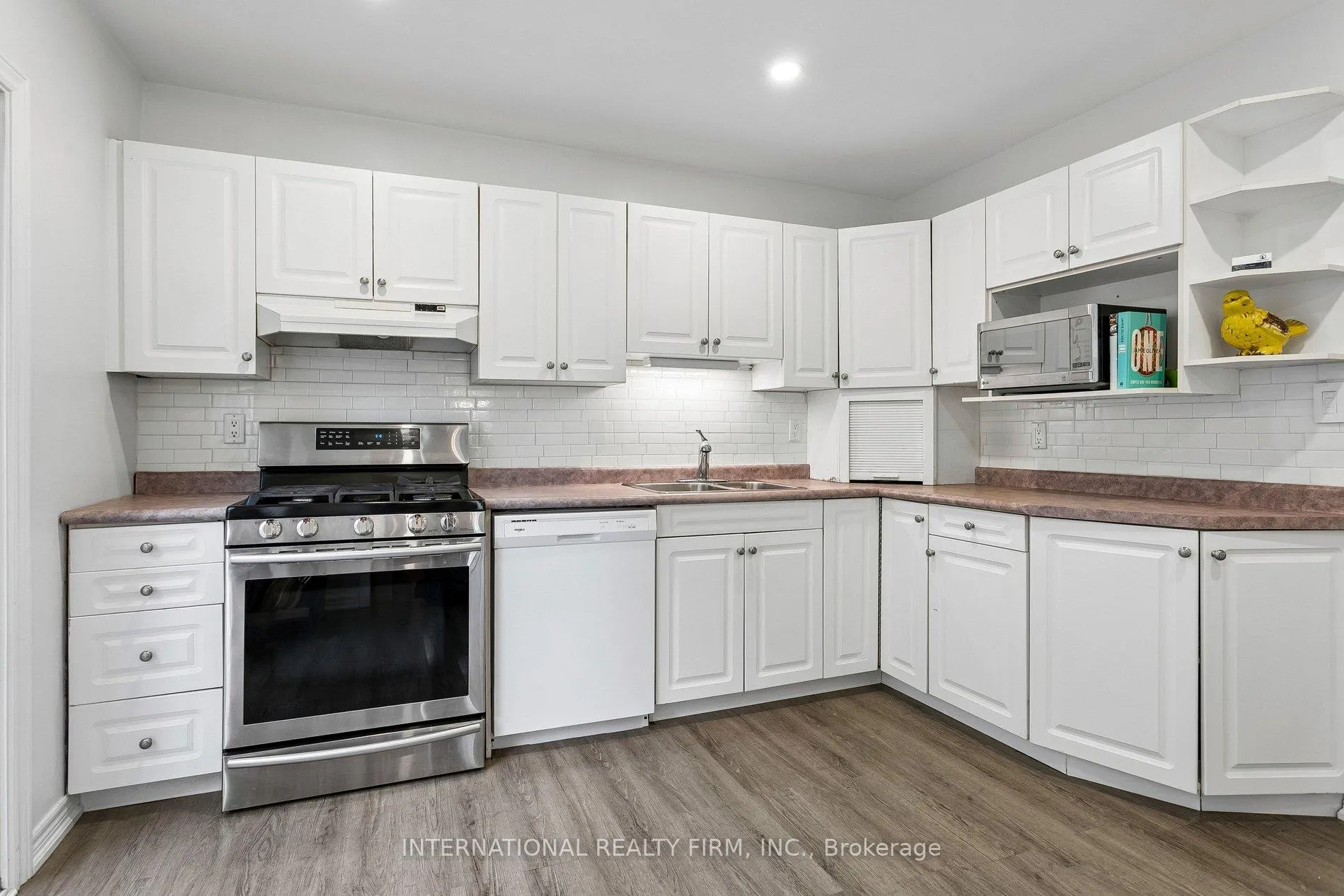 Photo 12 of 1326 Roxborough Crescent, Burlington, Palmer — HOMEH