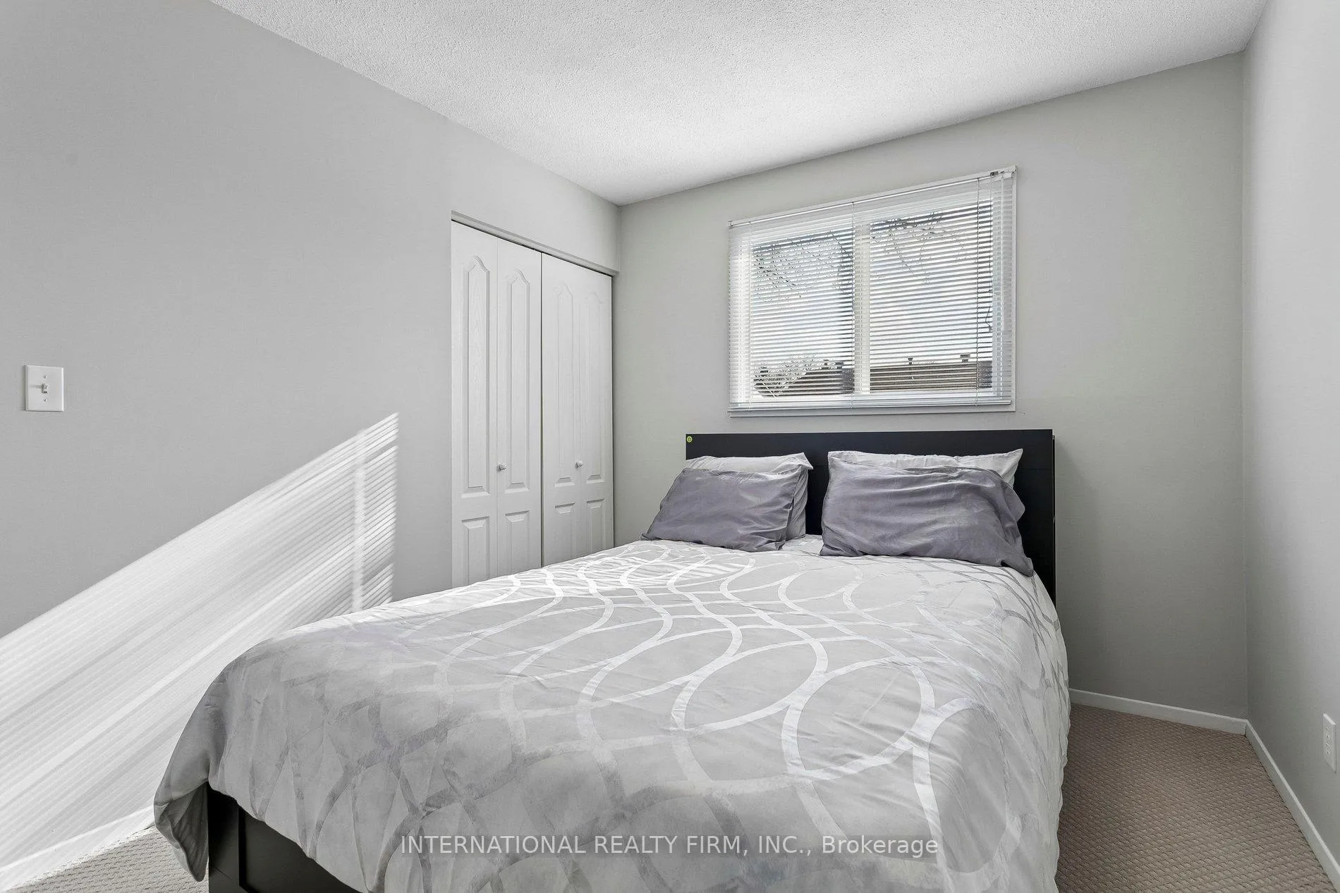 Photo 15 of 1326 Roxborough Crescent, Burlington, Palmer — HOMEH