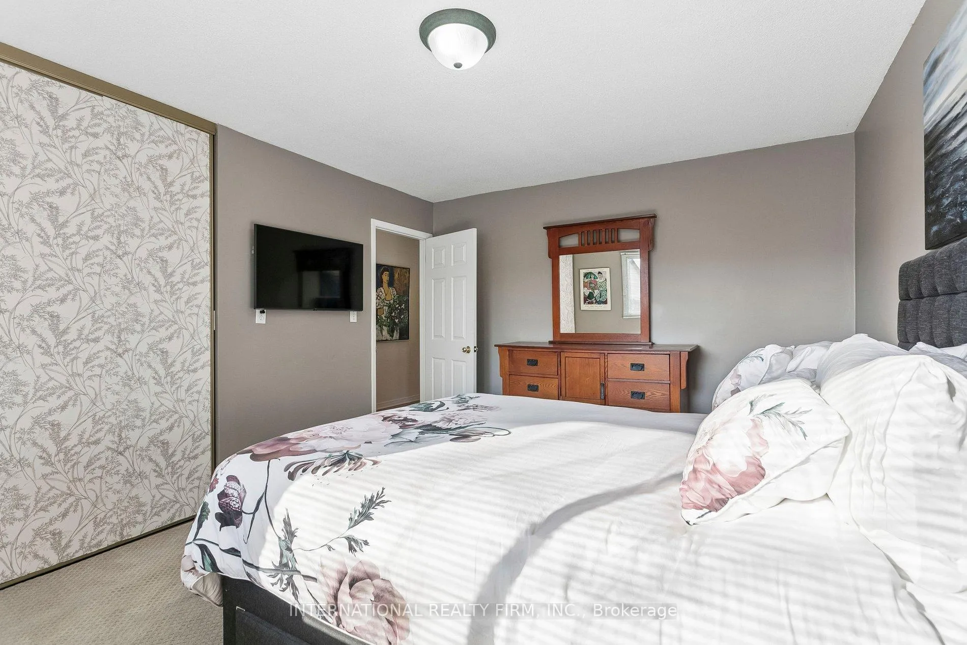 Photo 17 of 1326 Roxborough Crescent, Burlington, Palmer — HOMEH